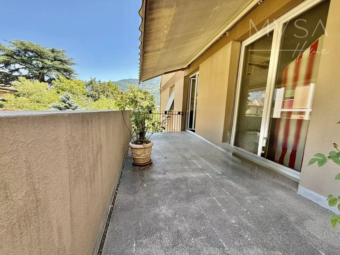 Spacious 6.5-room apartment with mountain view in Sion - Photo 4 of 11