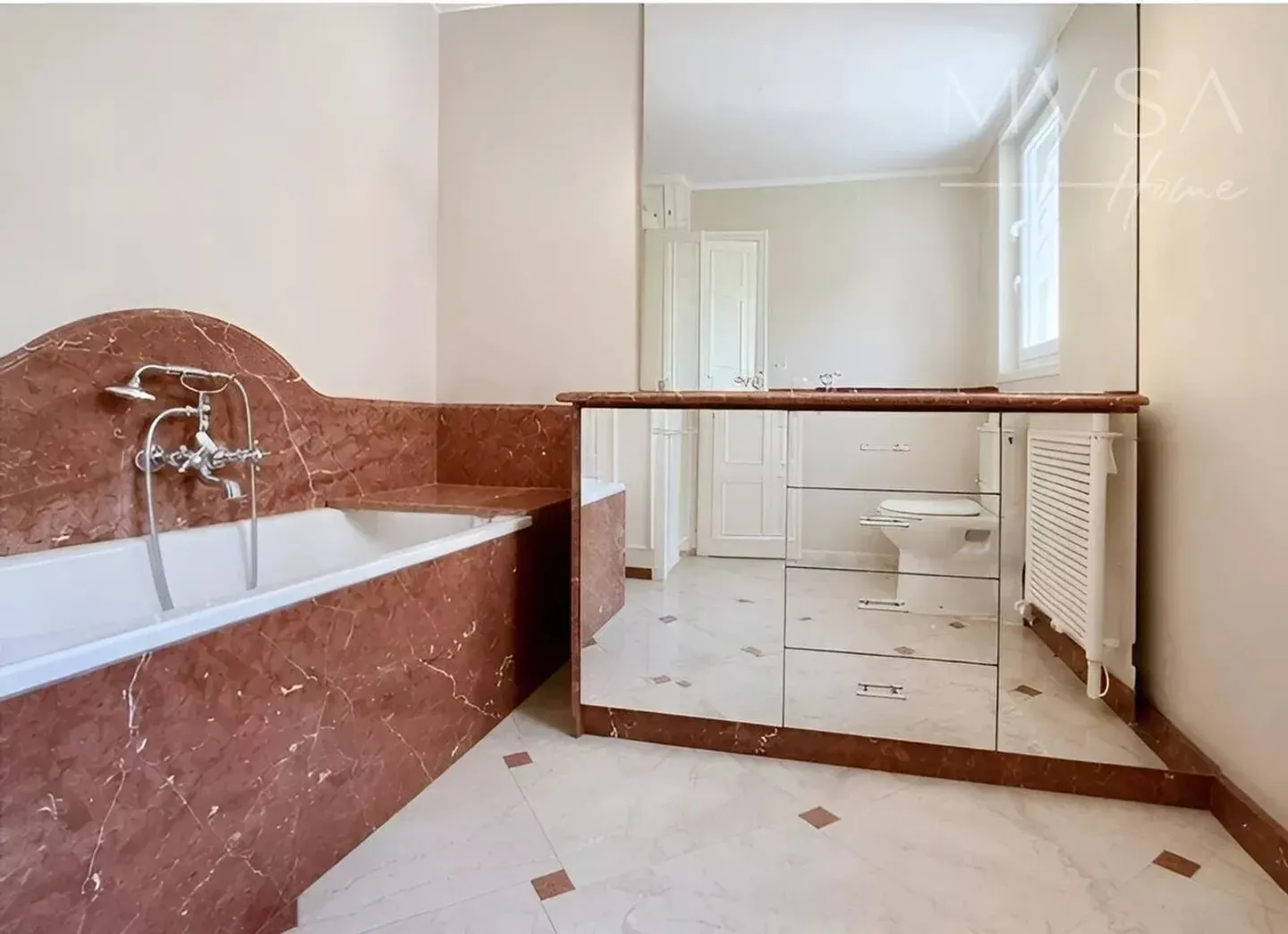 Spacious 6.5-room apartment with mountain view in Sion - Photo 9 of 11