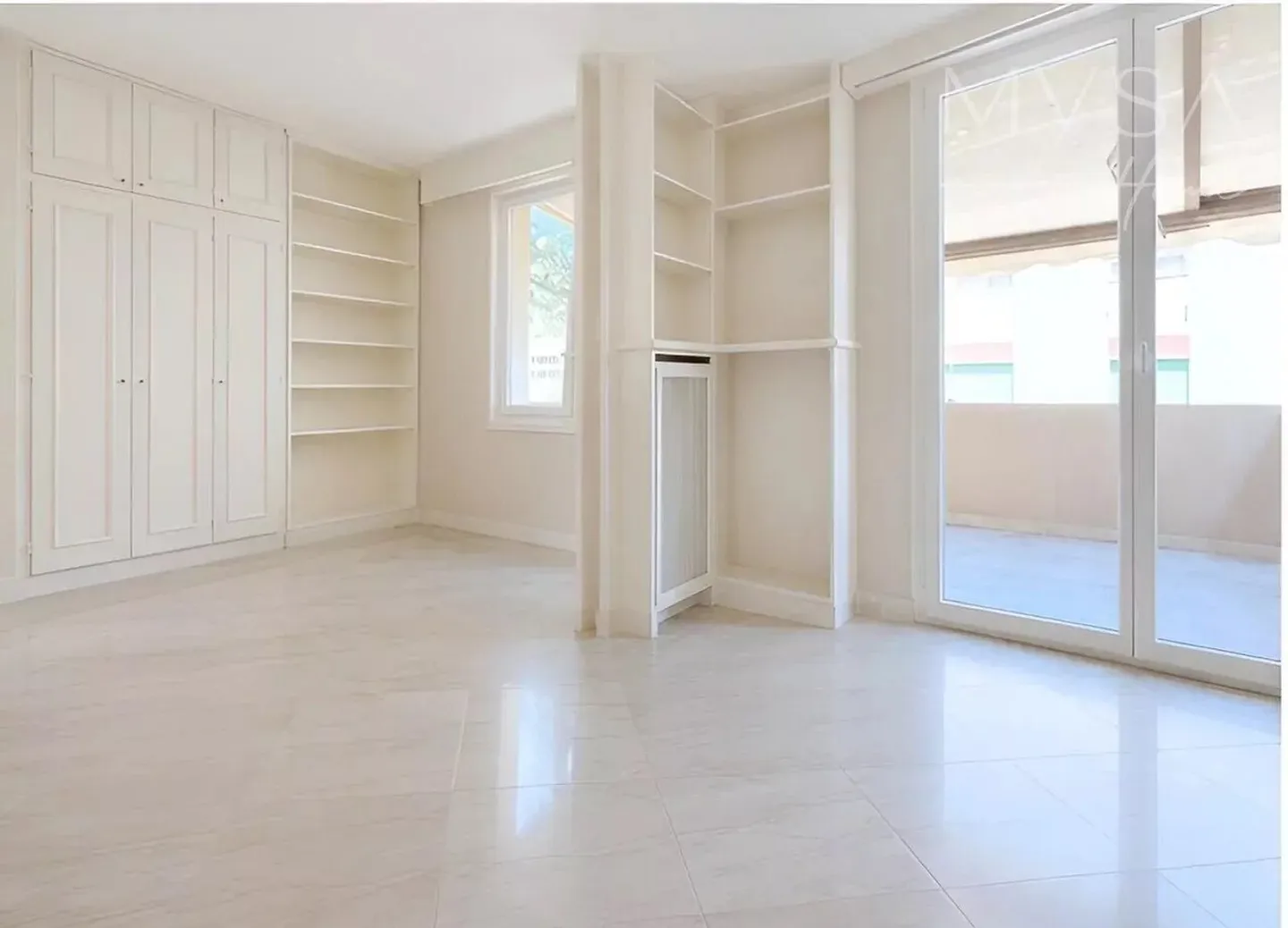Spacious 6.5-room apartment with mountain view in Sion - Photo 8 of 11