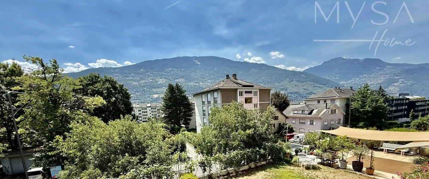 Spacious 6.5-room apartment with mountain view in Sion - Photo 10 of 11