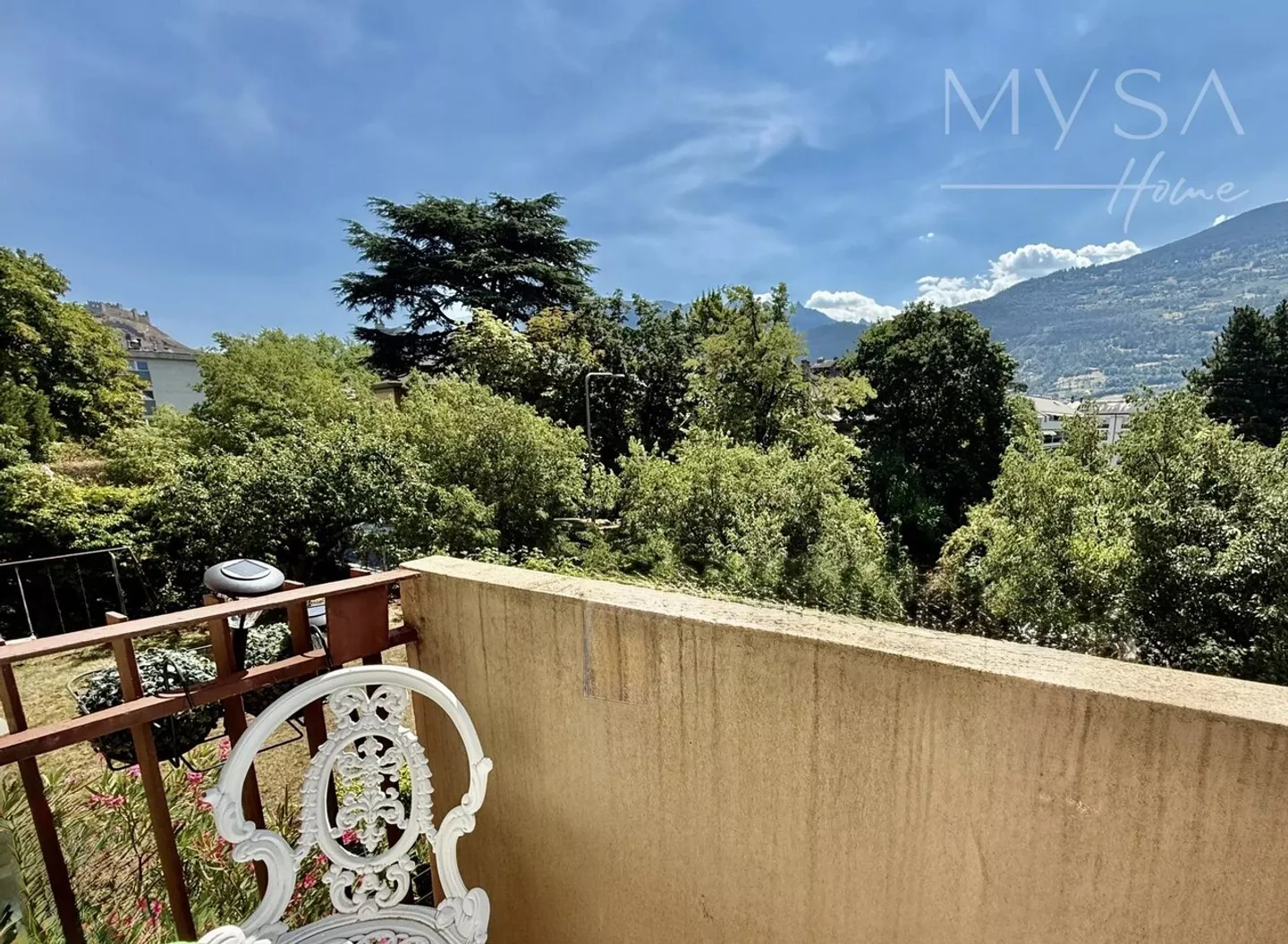 Spacious 6.5-room apartment with mountain view in Sion - Photo 11 of 11