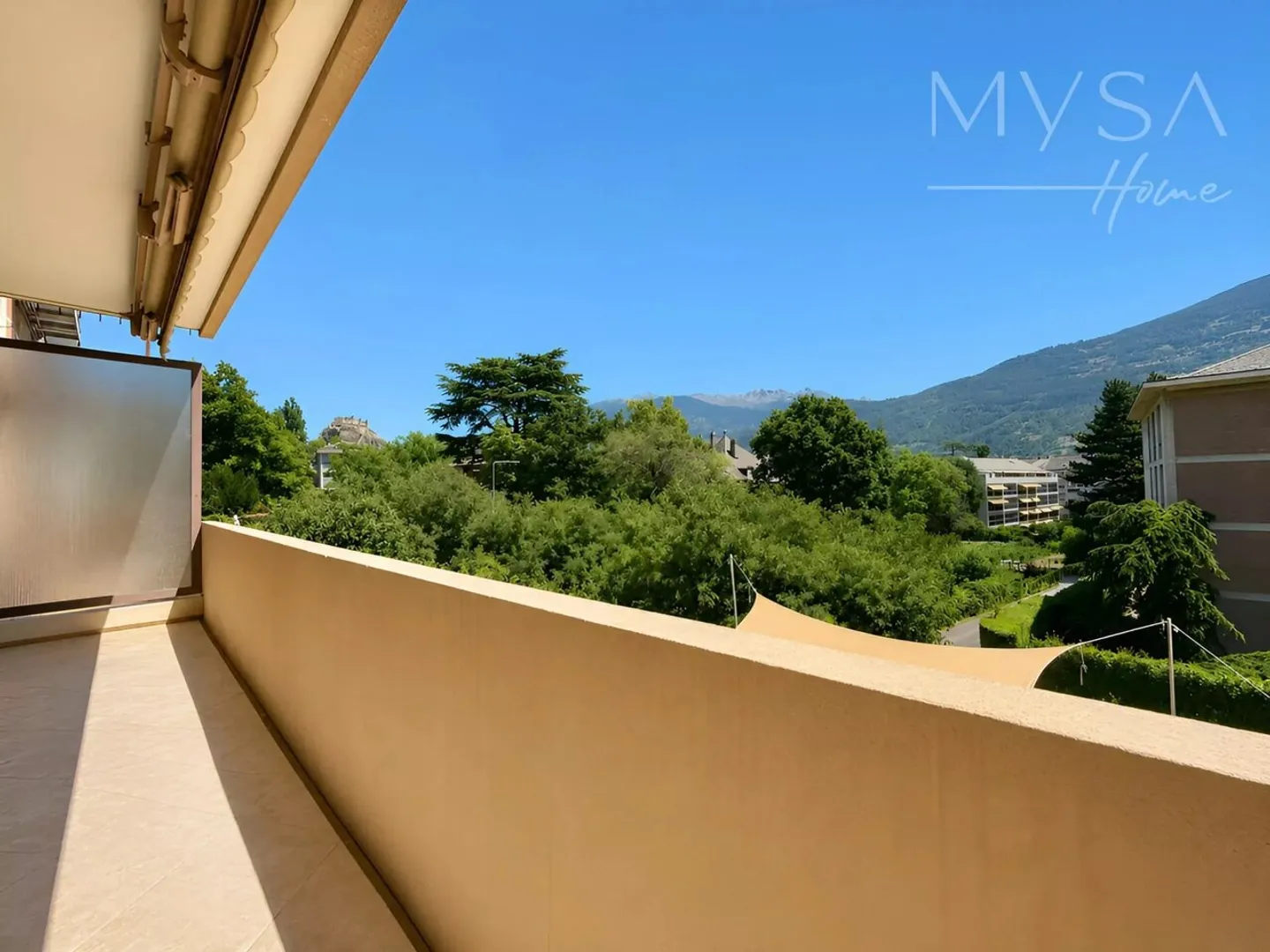 Spacious 6.5-room apartment with mountain view in Sion - Photo 5 of 11