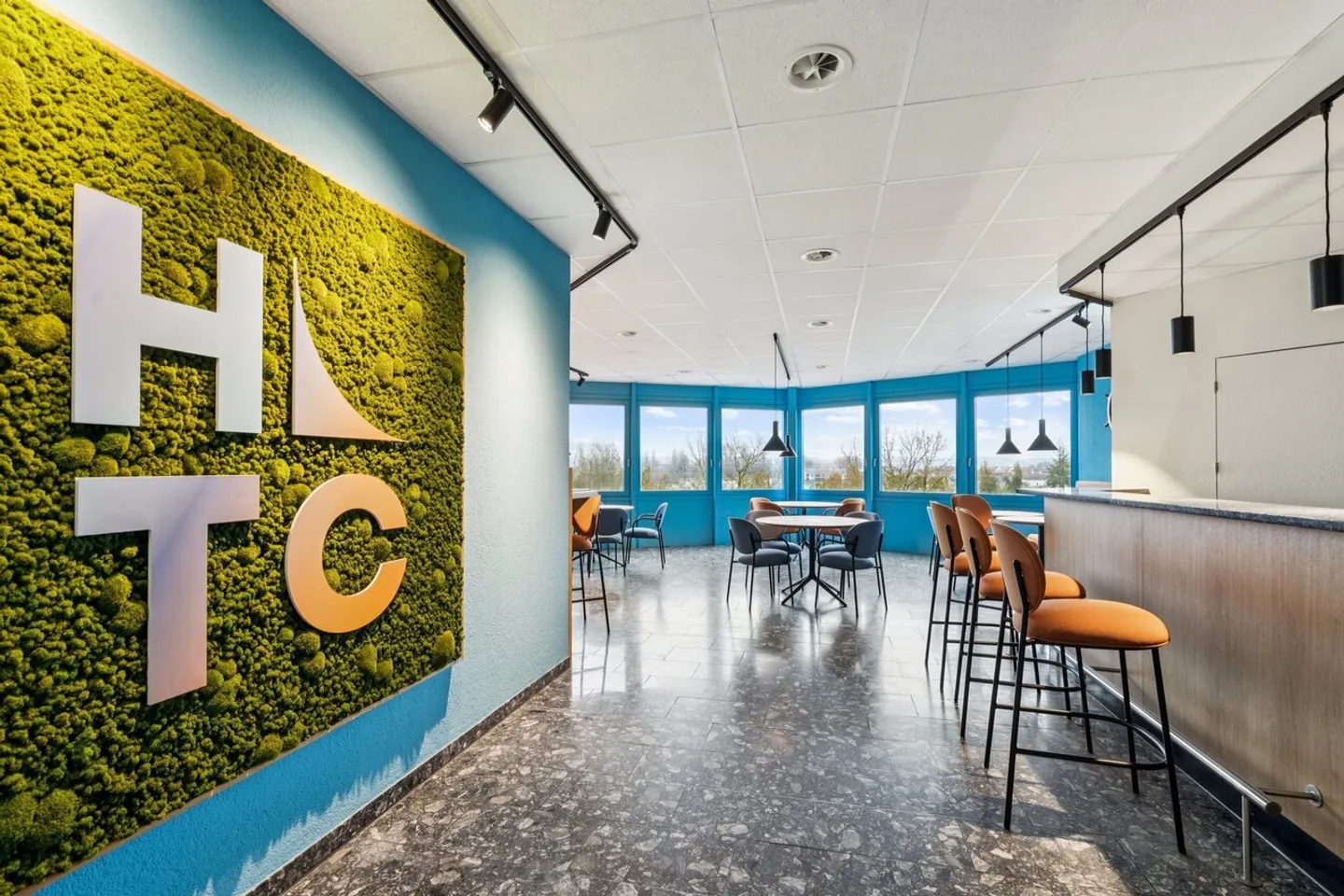 Spazio ufficio luminoso - Foto 9 di 11