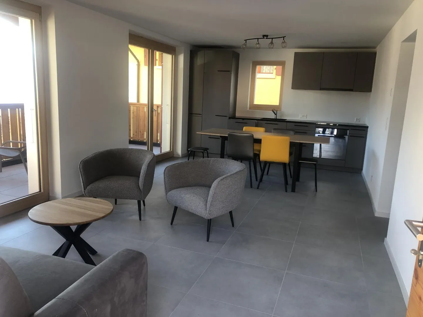 APPARTAMENTO DI 3.5 LOCALI - Foto 2 di 9