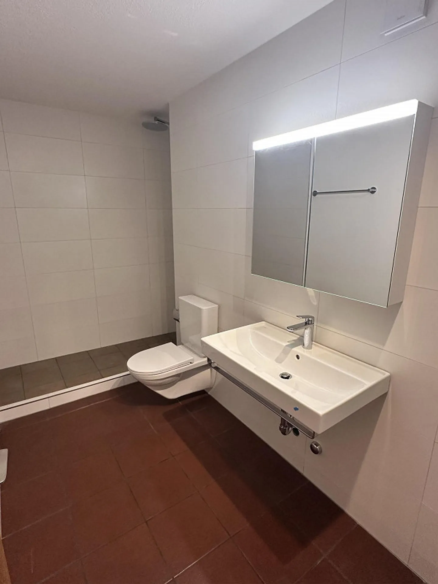 Appartement 3.5 pièces ensoleillé et calme près de l'hôpital cantonal - Photo 3 sur 4