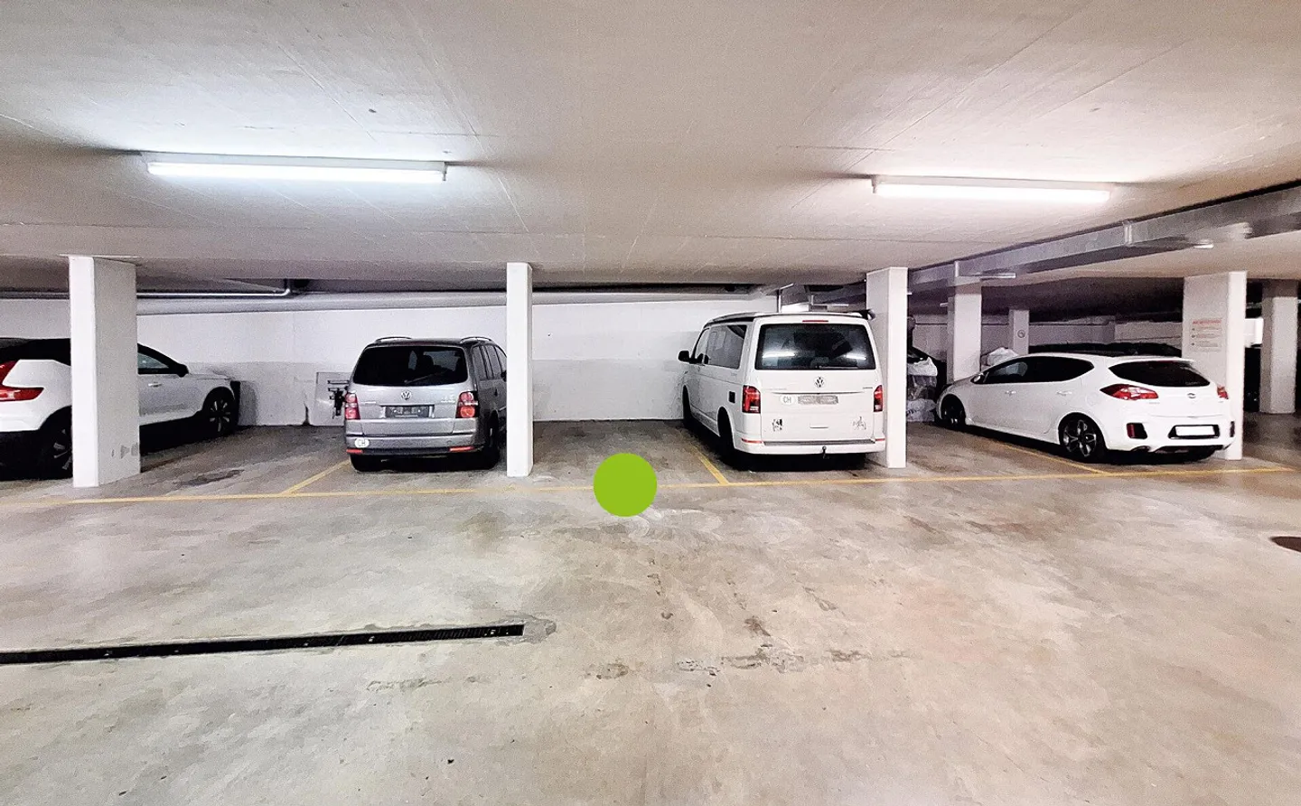 Sicherer Parkplatz verfügbar - Foto 3 von 3