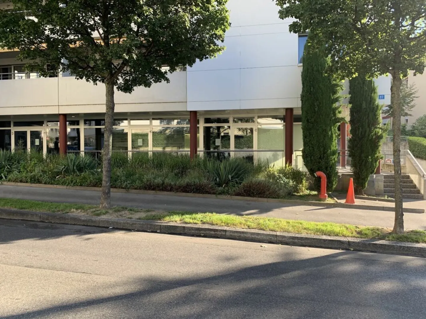 Shop for rent - Photo 4 of 5