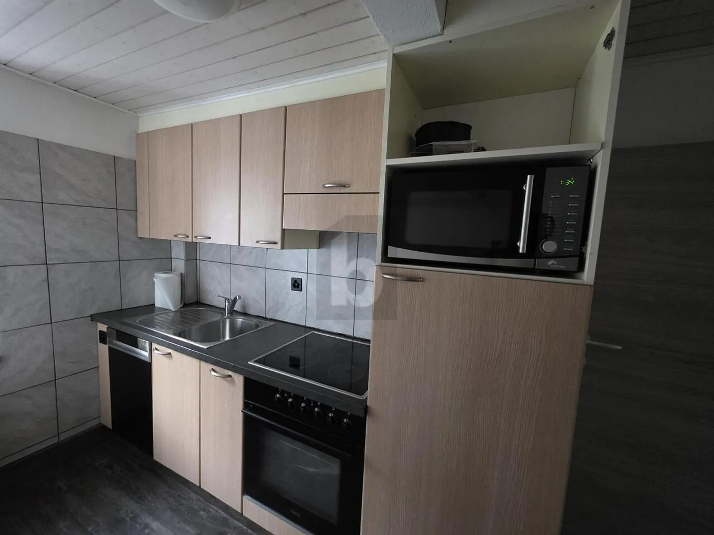 MODERN WITH TERRACE - Photo 2 of 6