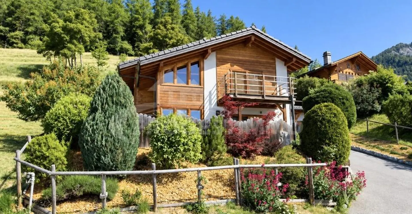 VILLA INDIVIDUALE CON 5,5 STANZE NEL CUORE DELLE ALPI - Foto 1 di 11