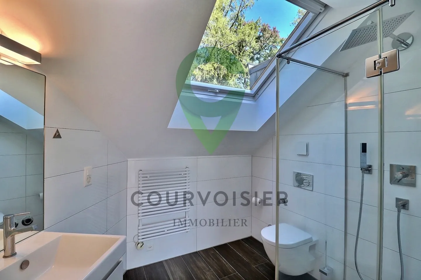 Stunning Penthouse with Lake View - Photo 8 of 10