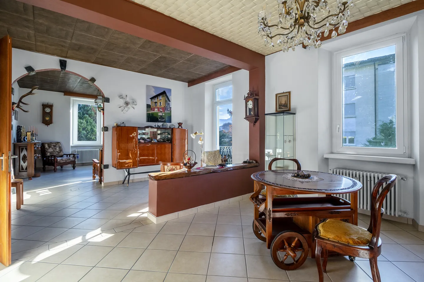 Property with spacious living areas and large garden - Photo 2 of 7