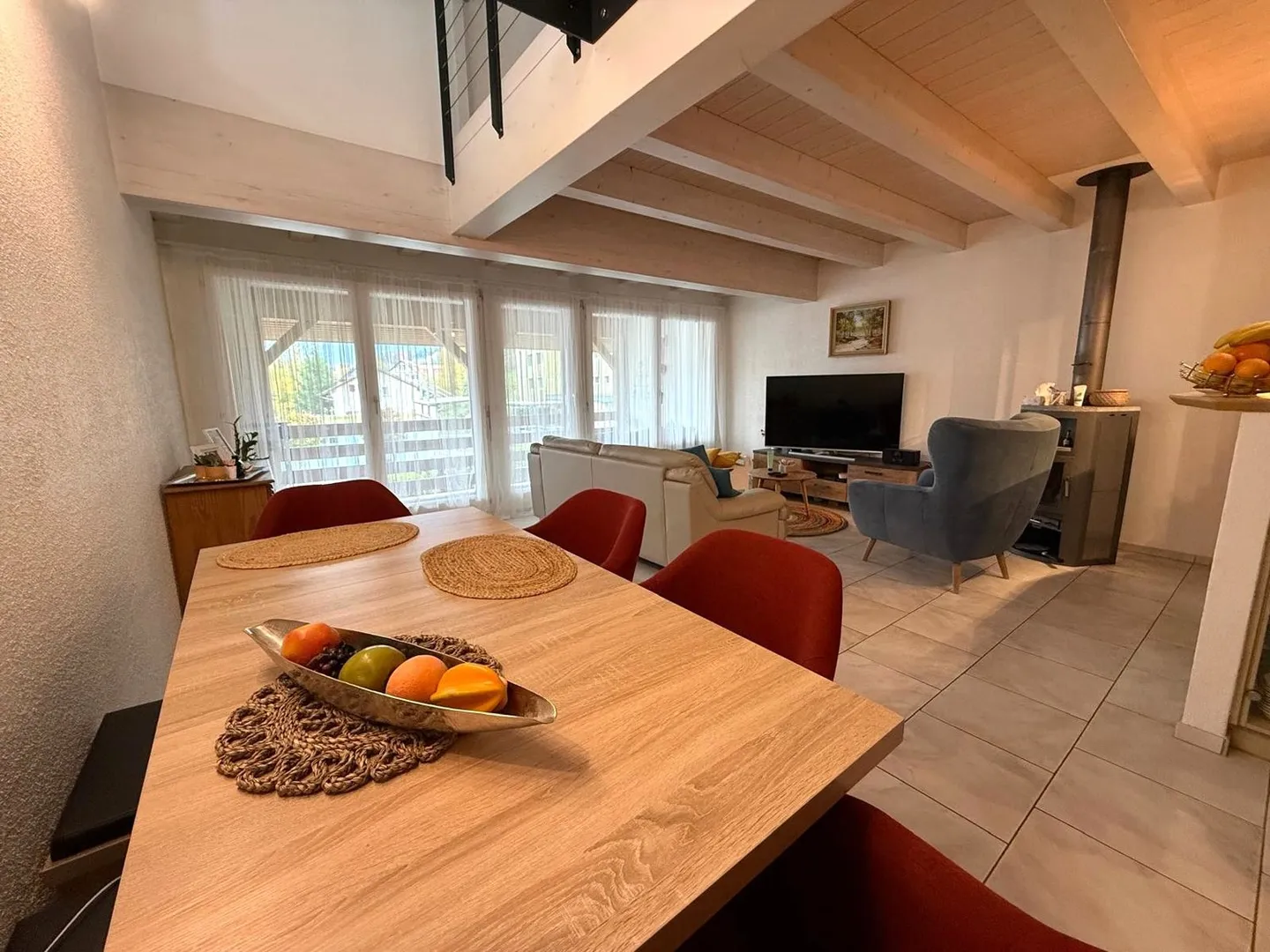 Charming 4.5-room apartment with balcony and Swedish stove in Thierachern - Photo 2 of 14