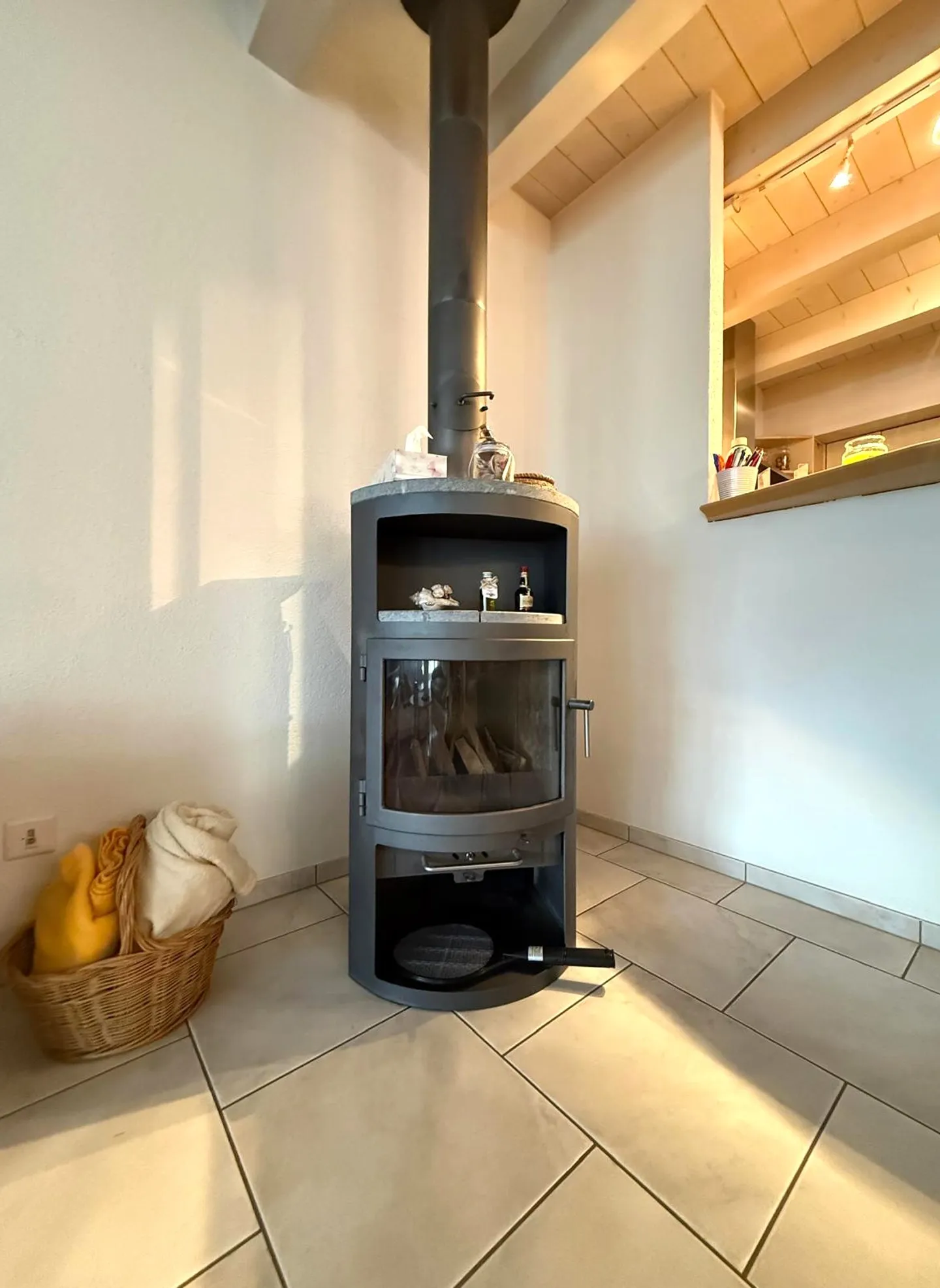 Charming 4.5-room apartment with balcony and Swedish stove in Thierachern - Photo 5 of 14