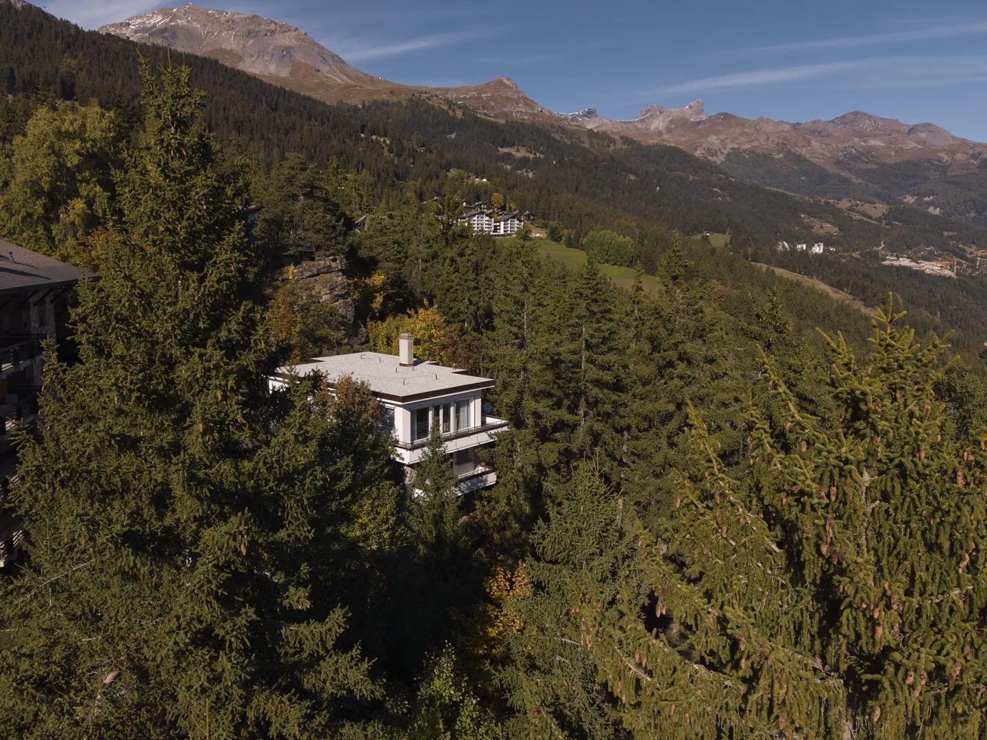 Spacious 60s architect's villa "LA MUSARDIERE" ? Recent renovations - Photo 2 of 14