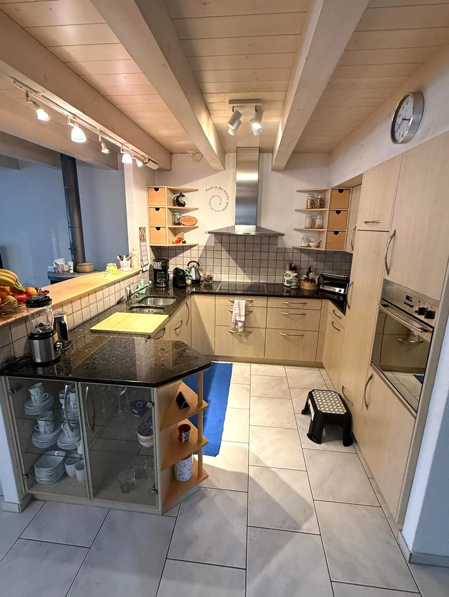 Charming 4.5-room apartment with balcony and Swedish stove in Thierachern - Photo 7 of 14