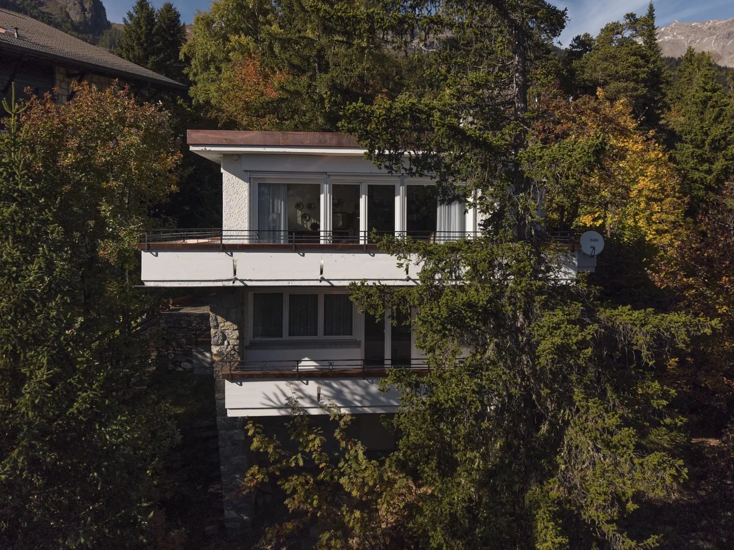 Spacious 60s architect's villa "LA MUSARDIERE" ? Recent renovations - Photo 3 of 14