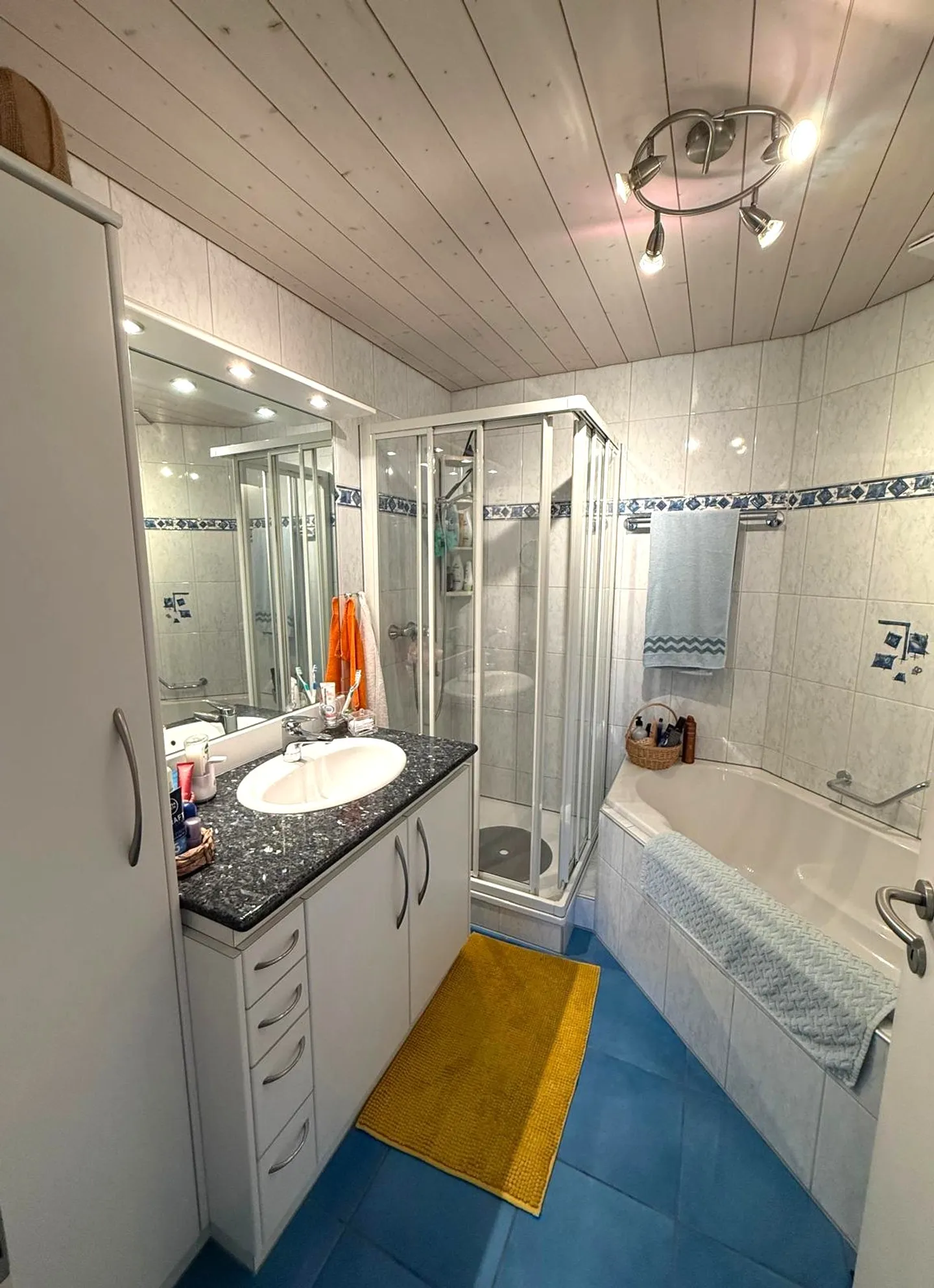 Charming 4.5-room apartment with balcony and Swedish stove in Thierachern - Photo 10 of 14