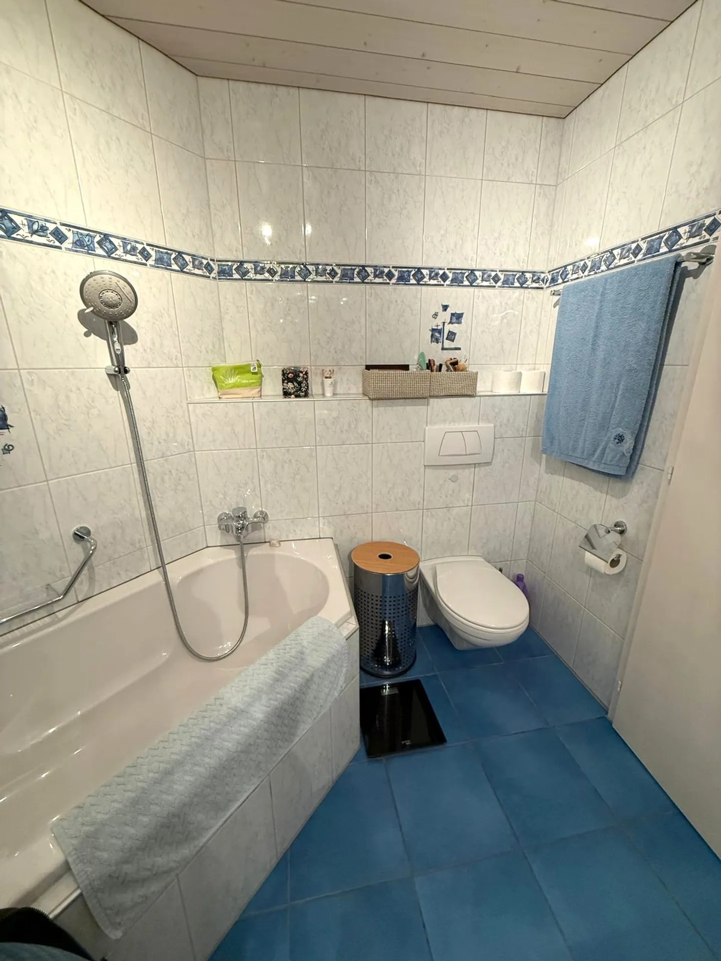 Charming 4.5-room apartment with balcony and Swedish stove in Thierachern - Photo 11 of 14