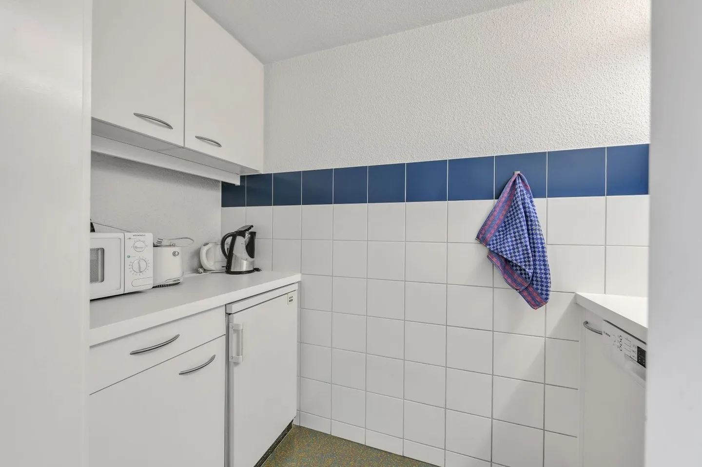 Well-maintained offices in a representative property in district 7 - Photo 6 of 11