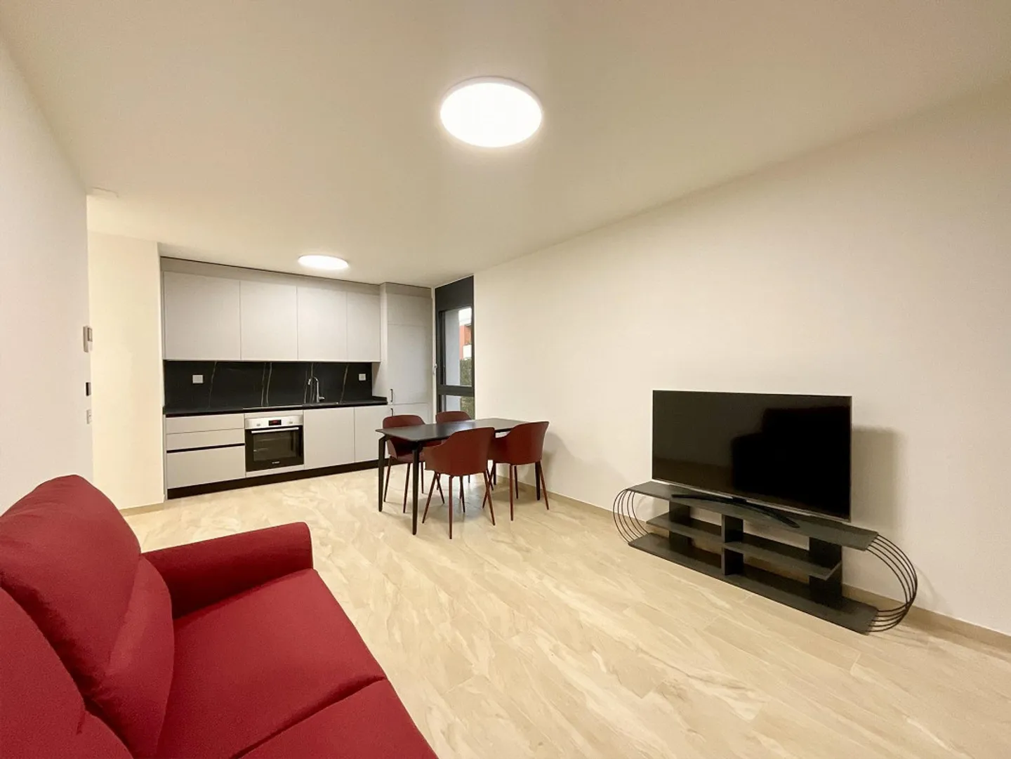 SORENGO - À LOUER NOUVEAU 2.5 PIÈCES AVEC GRANDE TERRASSE - Photo 2 sur 9