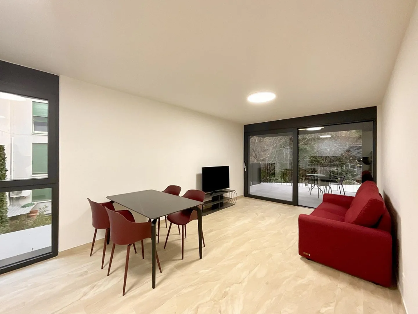 SORENGO - À LOUER NOUVEAU 2.5 PIÈCES AVEC GRANDE TERRASSE - Photo 3 sur 9