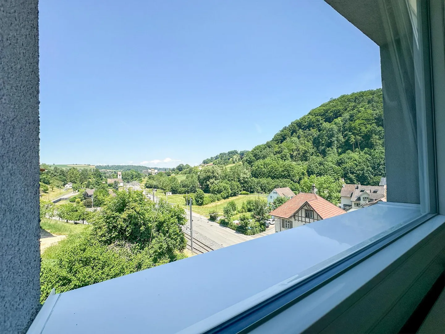 Dachwohung mit grossem Balkon - Foto 2 von 14