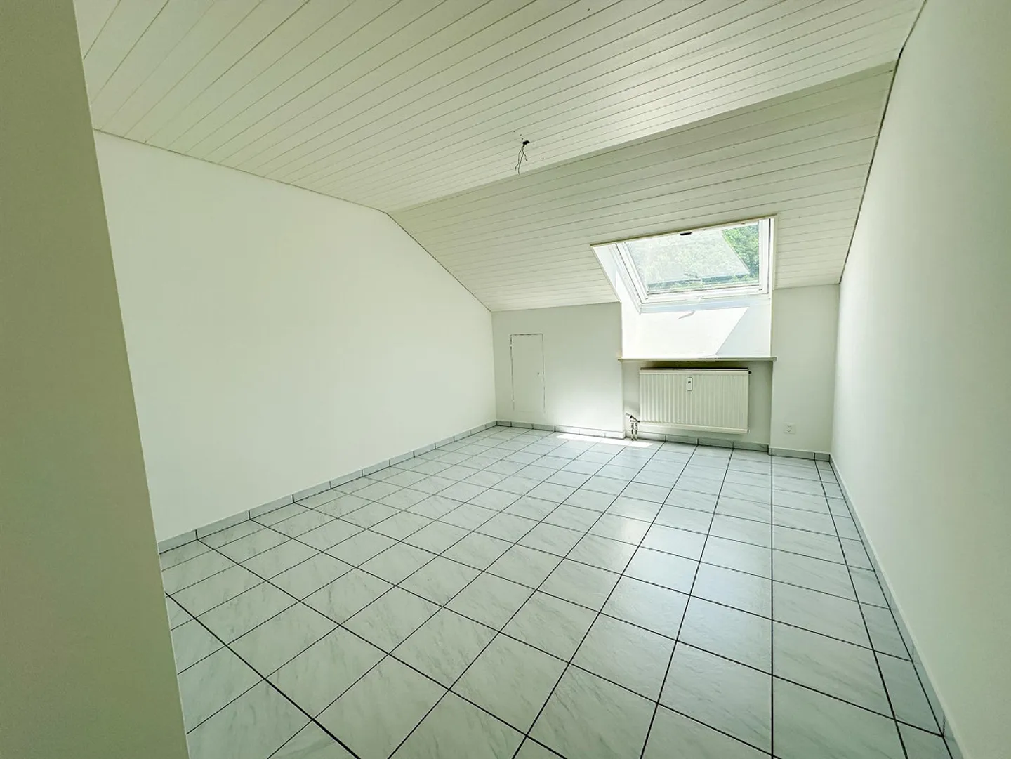 Dachwohung mit grossem Balkon - Foto 10 von 14