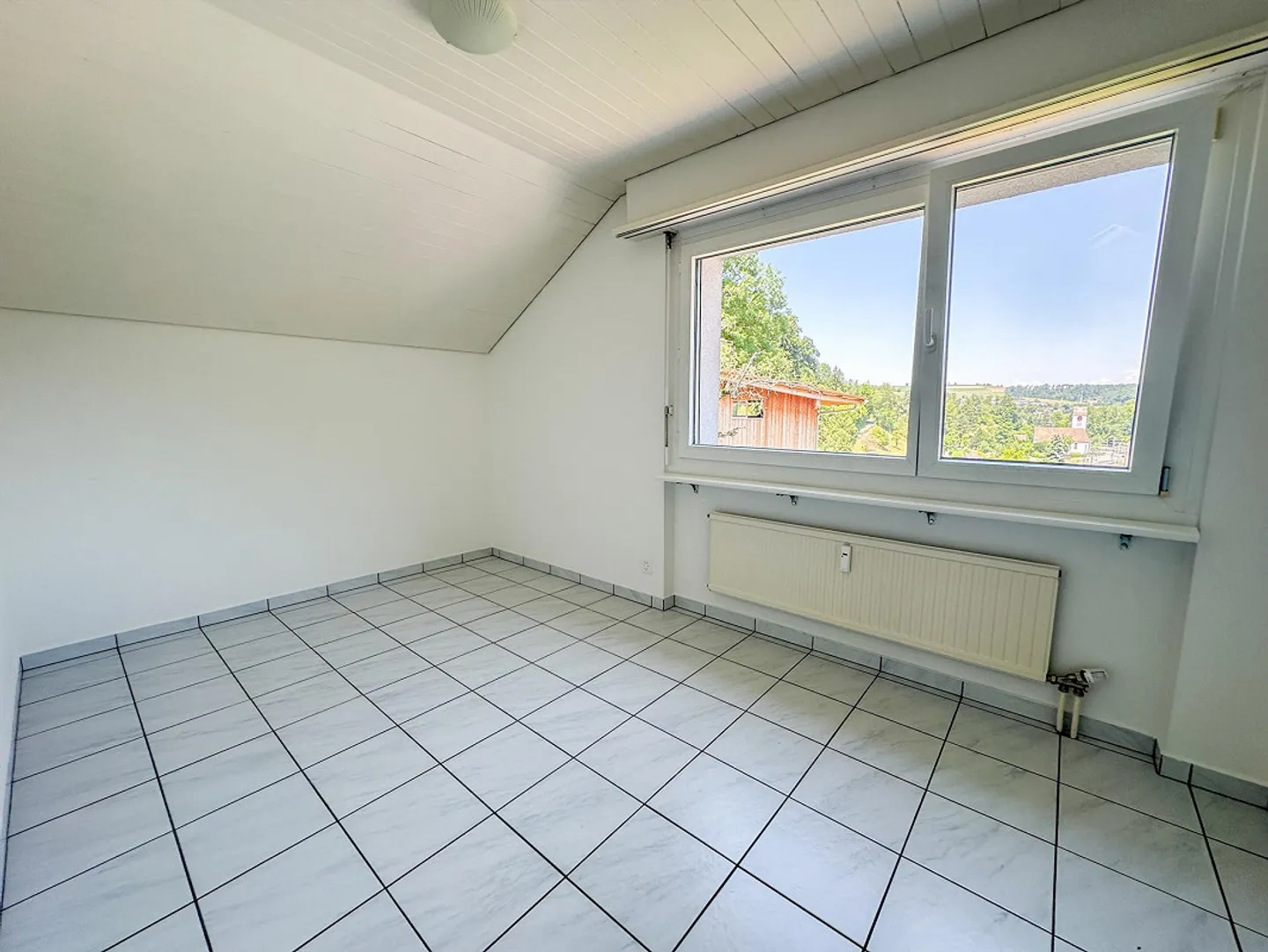 Dachwohung mit grossem Balkon - Foto 11 von 14