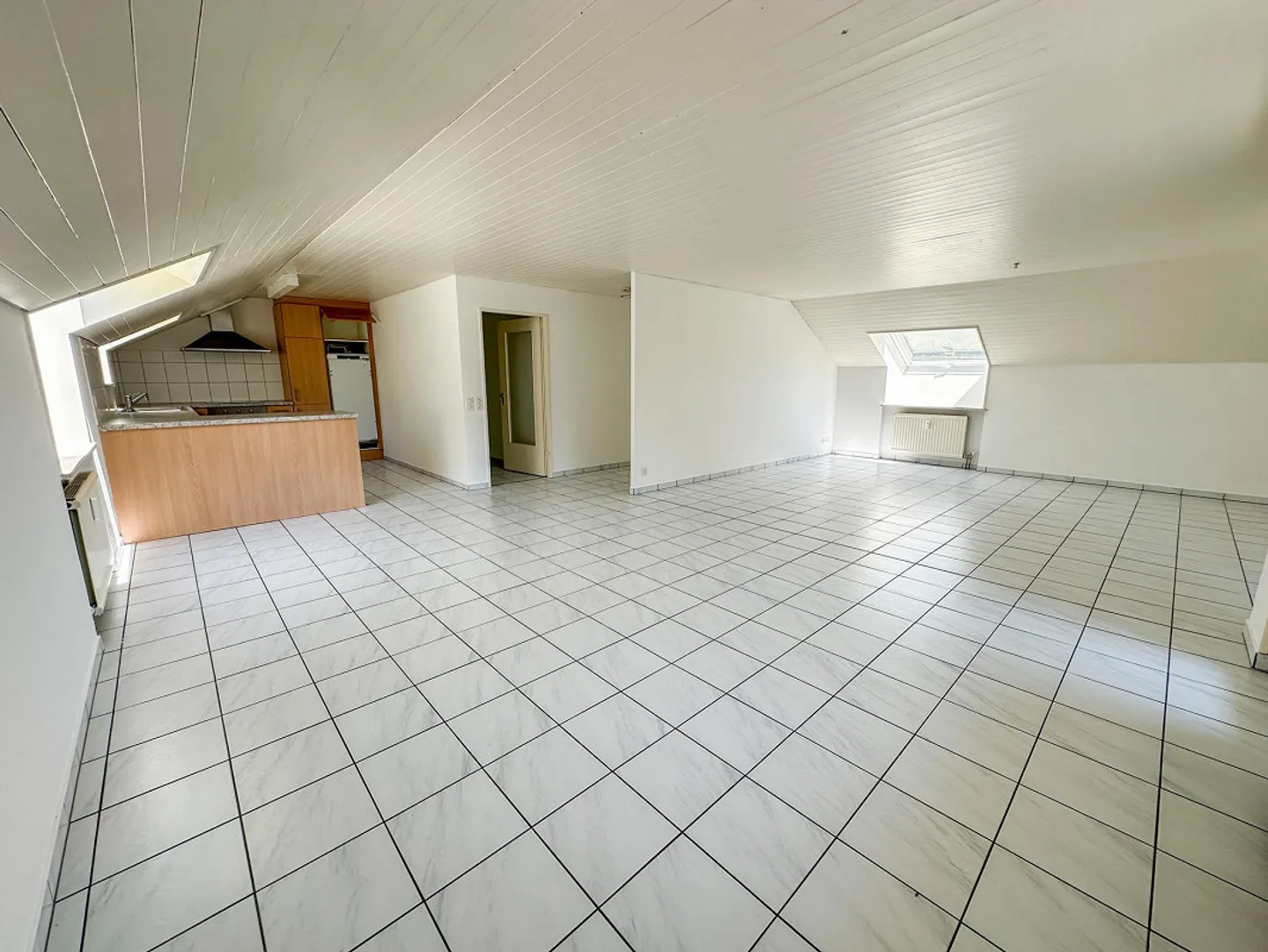 Dachwohung mit grossem Balkon - Foto 6 von 14