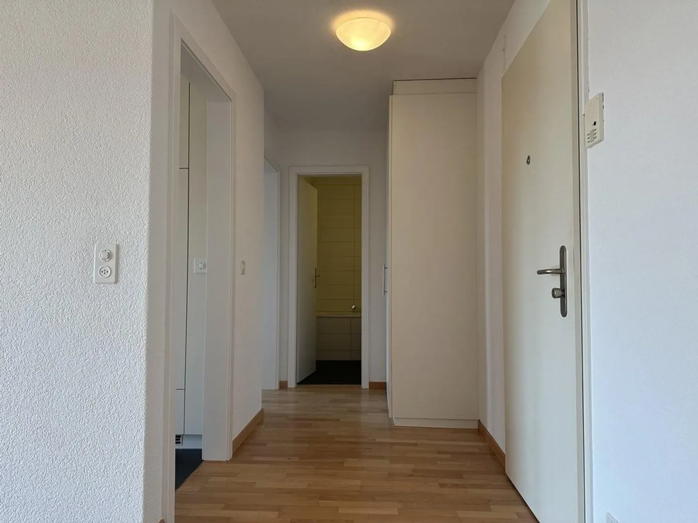 Living with plenty of light and a cozy atmosphere in Lyss - Photo 7 of 9