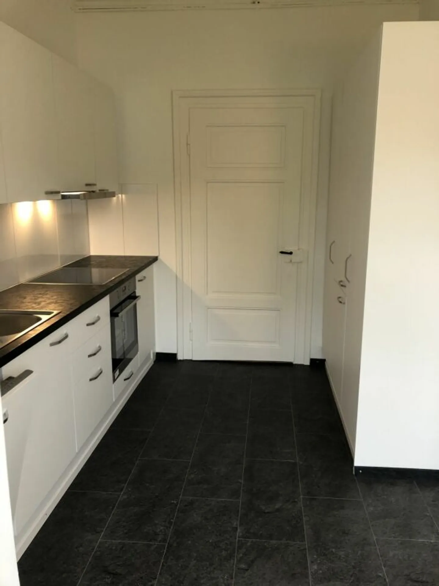 Spacious 5.5 Room Apartment - Photo 2 of 9