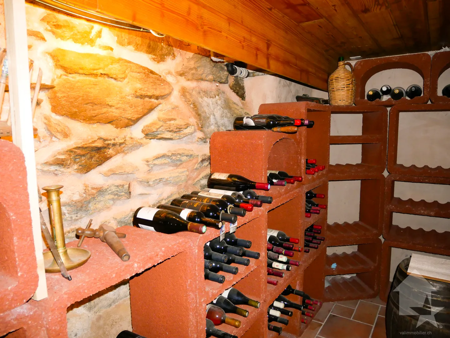 Magnificent small chalet / mazot at the Summit of the Vines - Photo 29 of 32