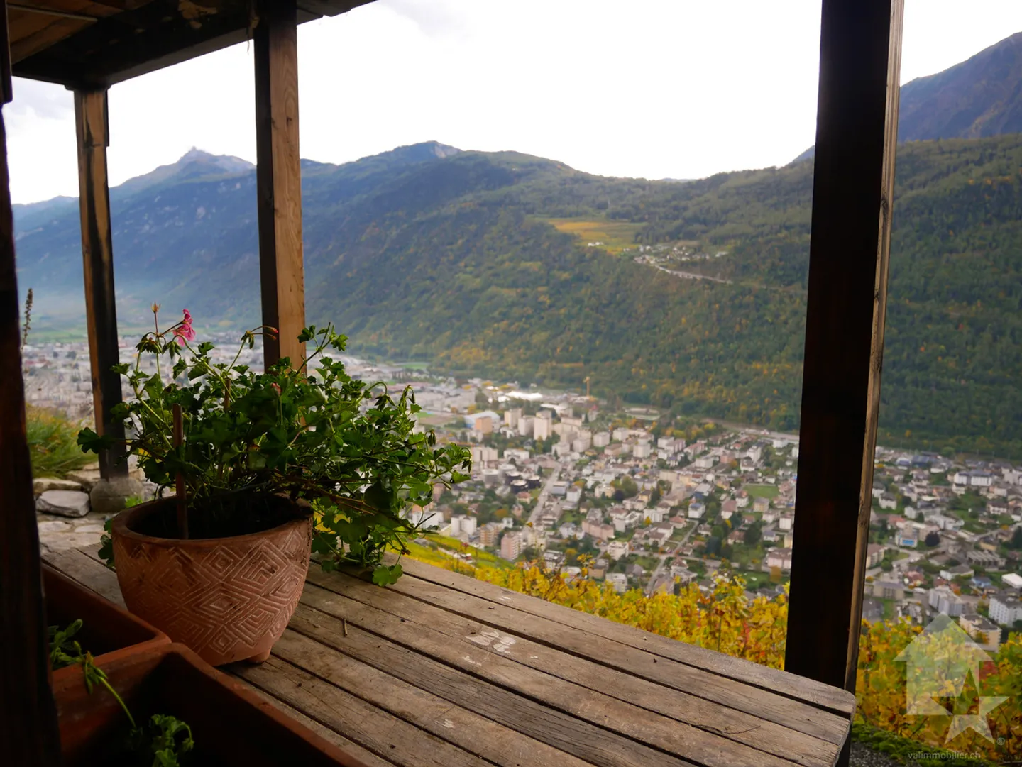 Magnificent small chalet / mazot at the Summit of the Vines - Photo 30 of 32
