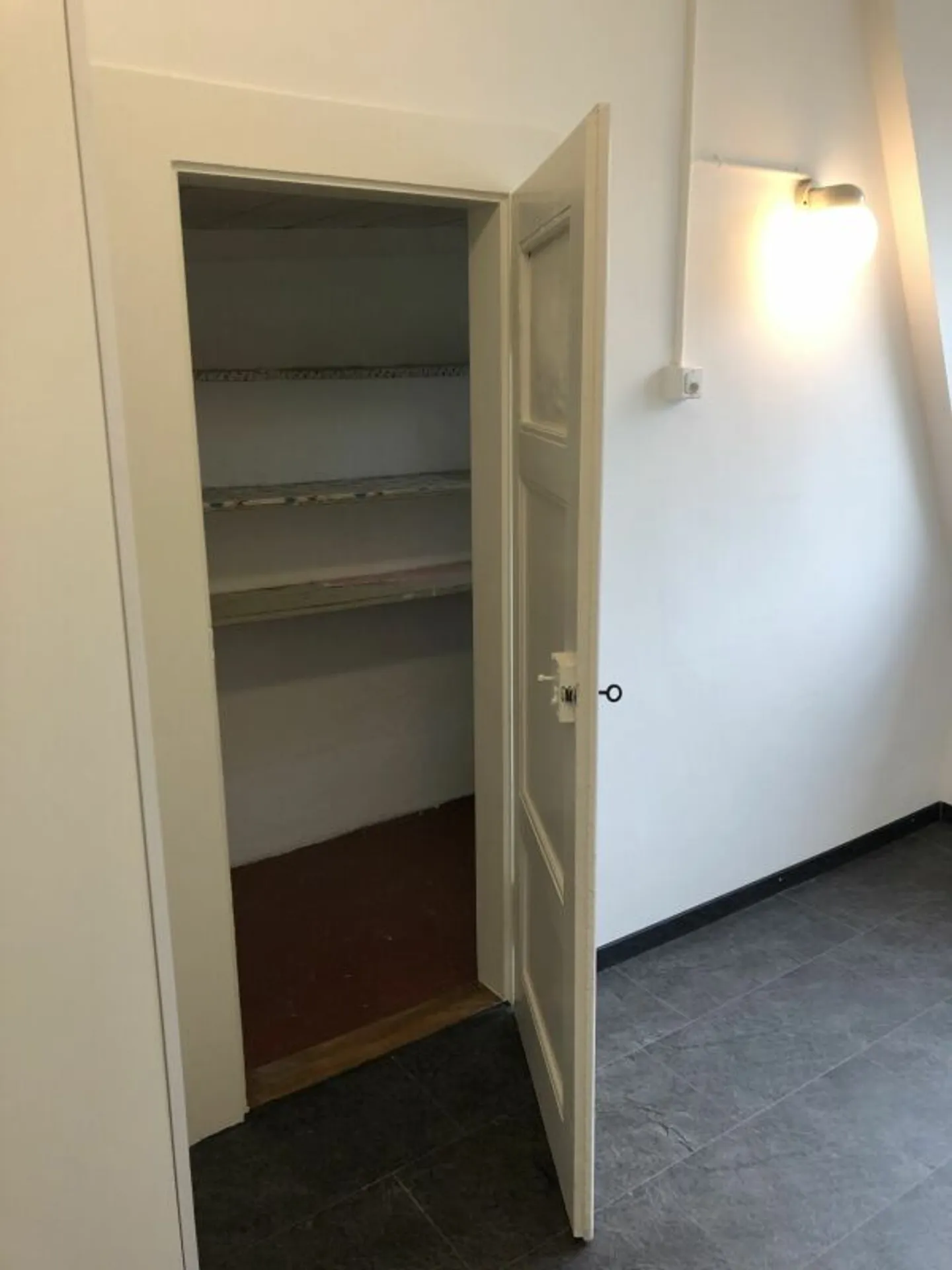 Spacious 5.5 Room Apartment - Photo 5 of 9