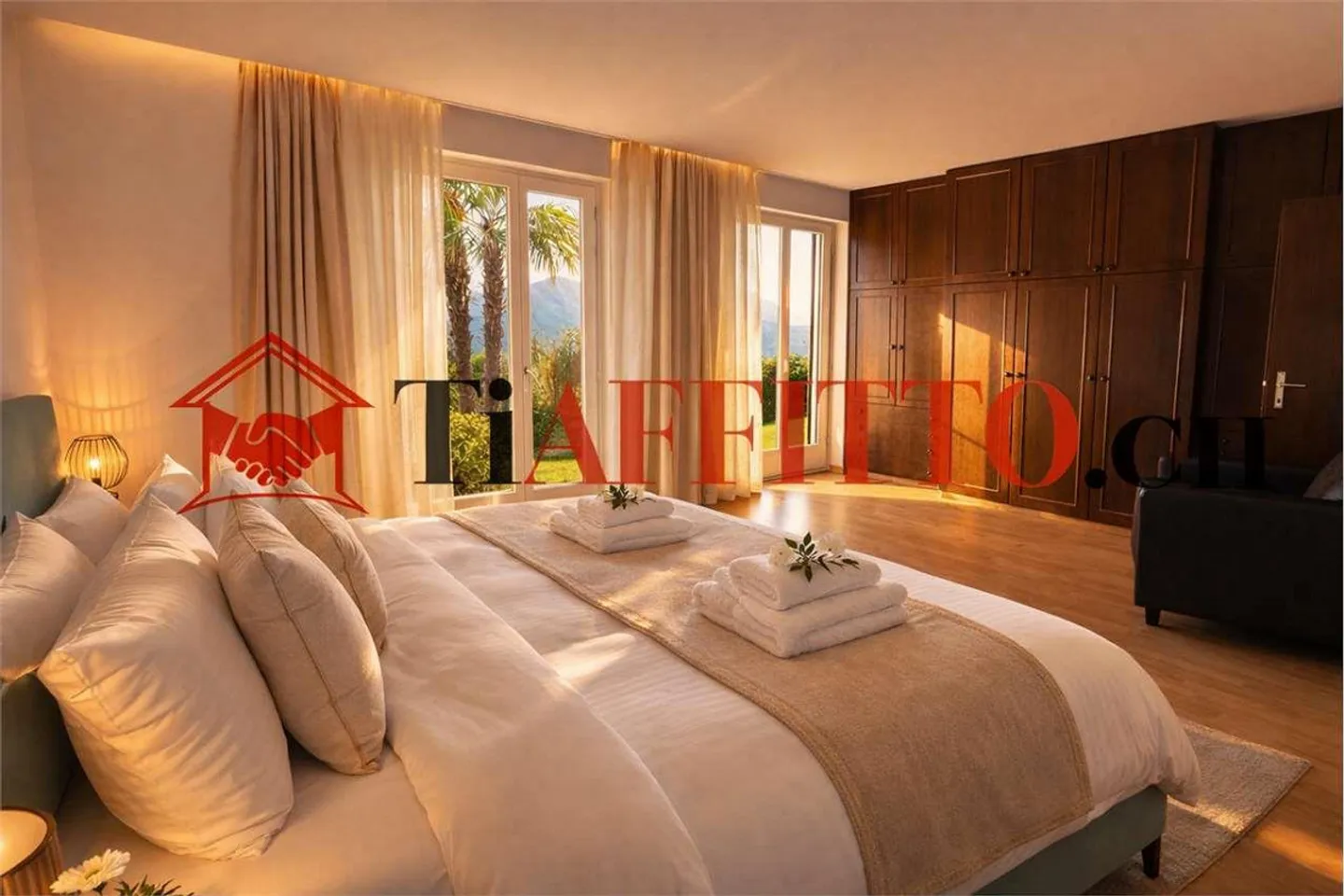 CASA ELEVATA DI 4,5 STANZE A PORZA CON GIARDINO, TERRAZZA E PISCINA INTERNA - Foto 3 di 13