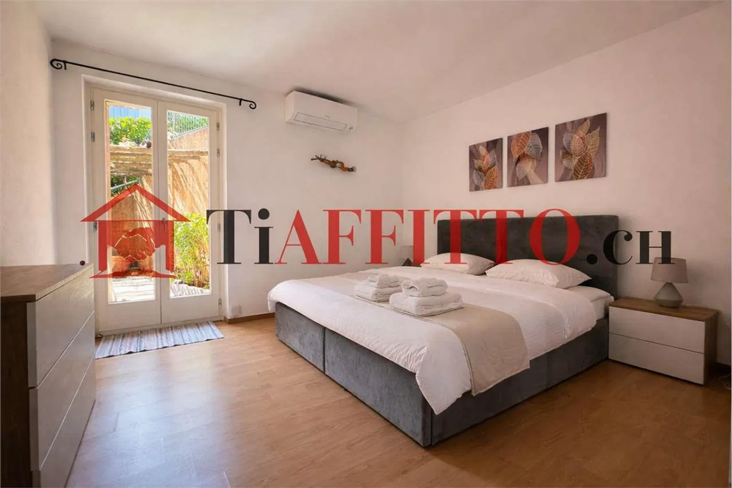 CASA ELEVATA DI 4,5 STANZE A PORZA CON GIARDINO, TERRAZZA E PISCINA INTERNA - Foto 5 di 13