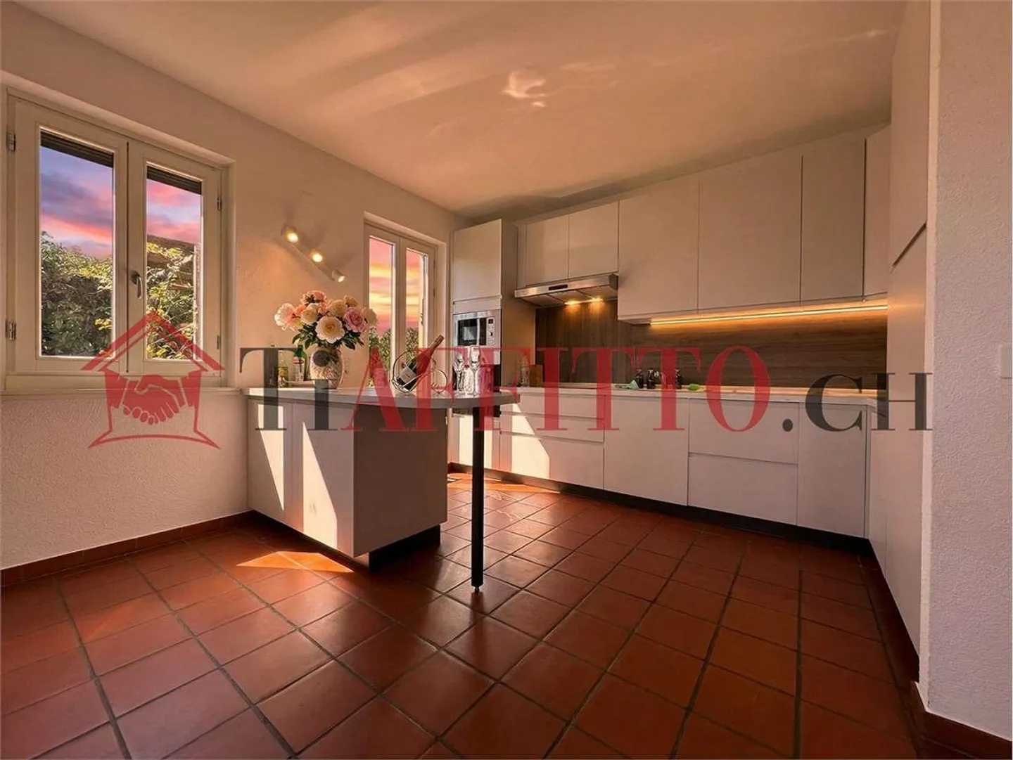 CASA ELEVATA DI 4,5 STANZE A PORZA CON GIARDINO, TERRAZZA E PISCINA INTERNA - Foto 7 di 13