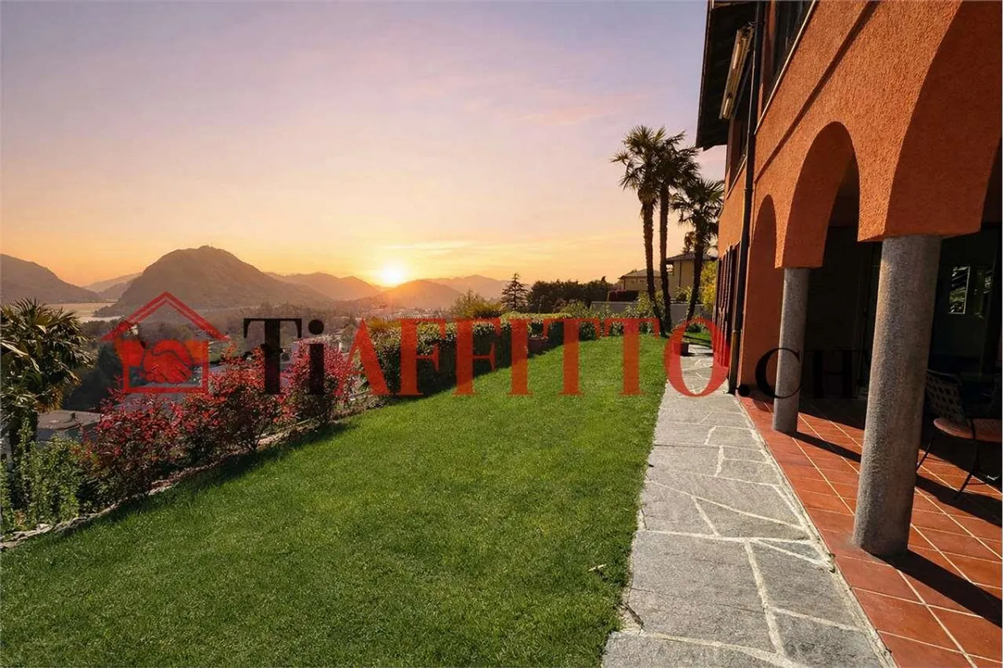 CASA ELEVATA DI 4,5 STANZE A PORZA CON GIARDINO, TERRAZZA E PISCINA INTERNA - Foto 10 di 13