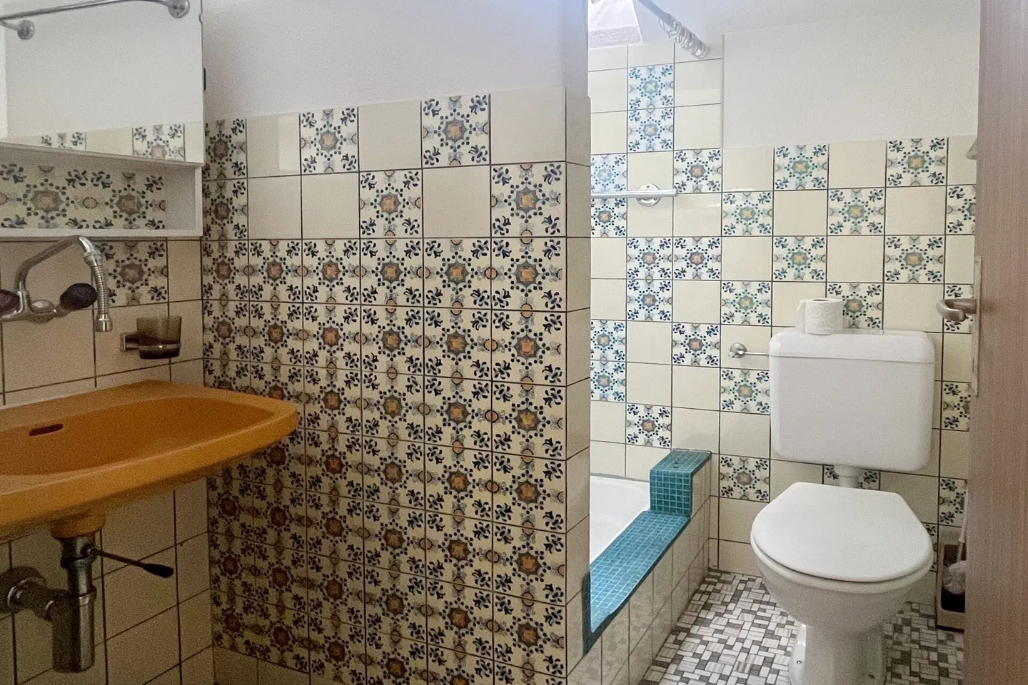 Einfamilienhaus mit Garten in einem ruhigen Quartier - Foto 8 di 12