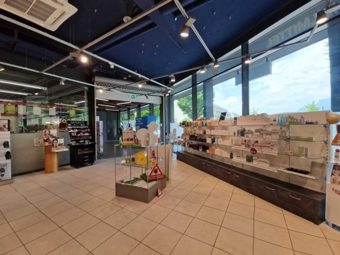 Espace commercial à louer dans le Plarenga Center - Photo 5 sur 5