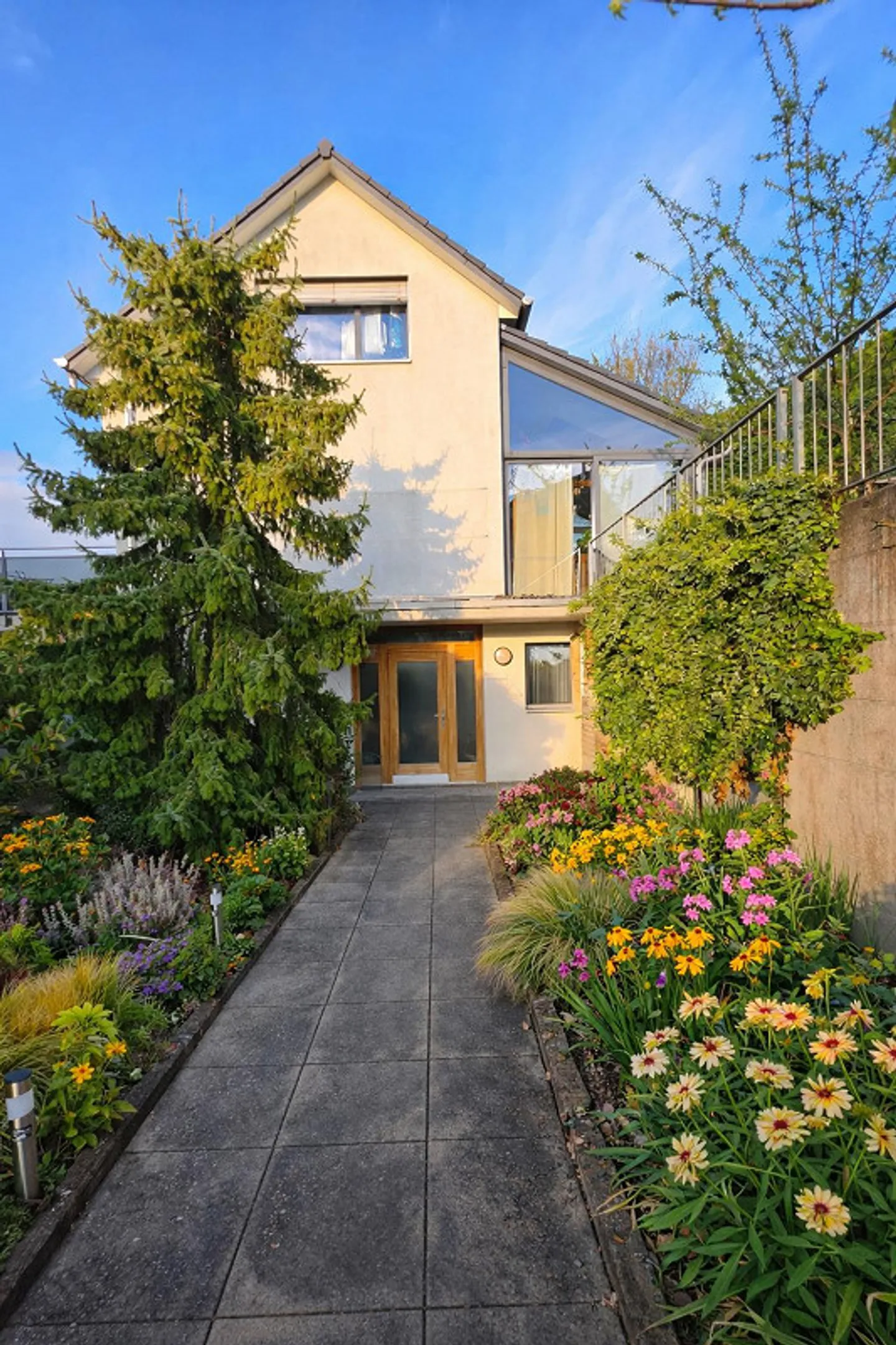 Elegantes Einfamilienhaus mit Aussicht - Foto 15 von 16