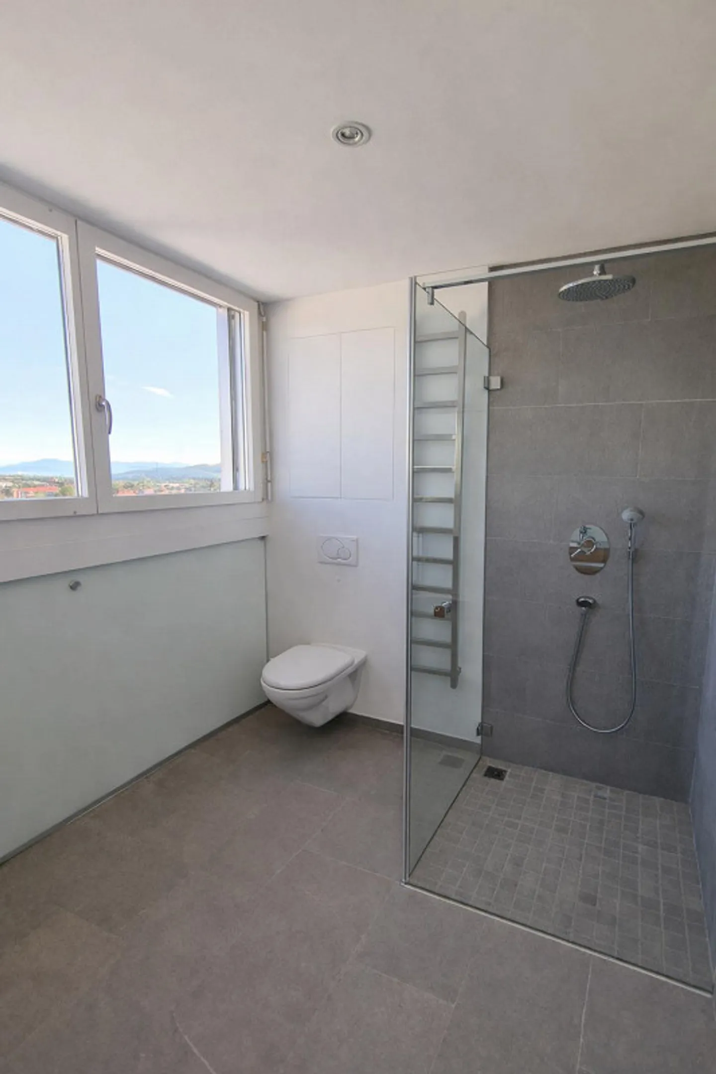 Elegantes Einfamilienhaus mit Aussicht - Foto 9 von 16