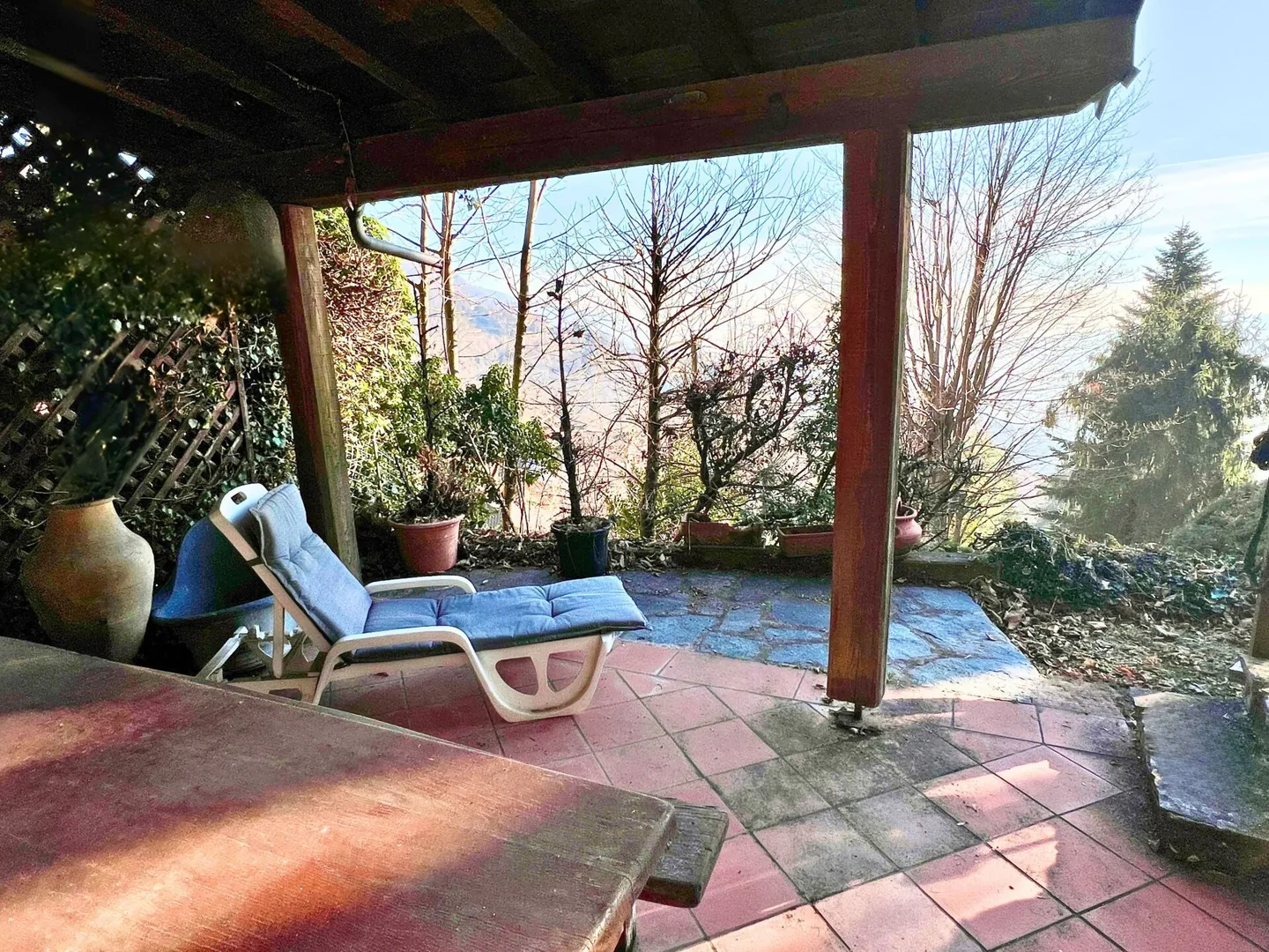 Casa unifamiliare da ristrutturare in una posizione tranquilla e isolata - Foto 11 di 12