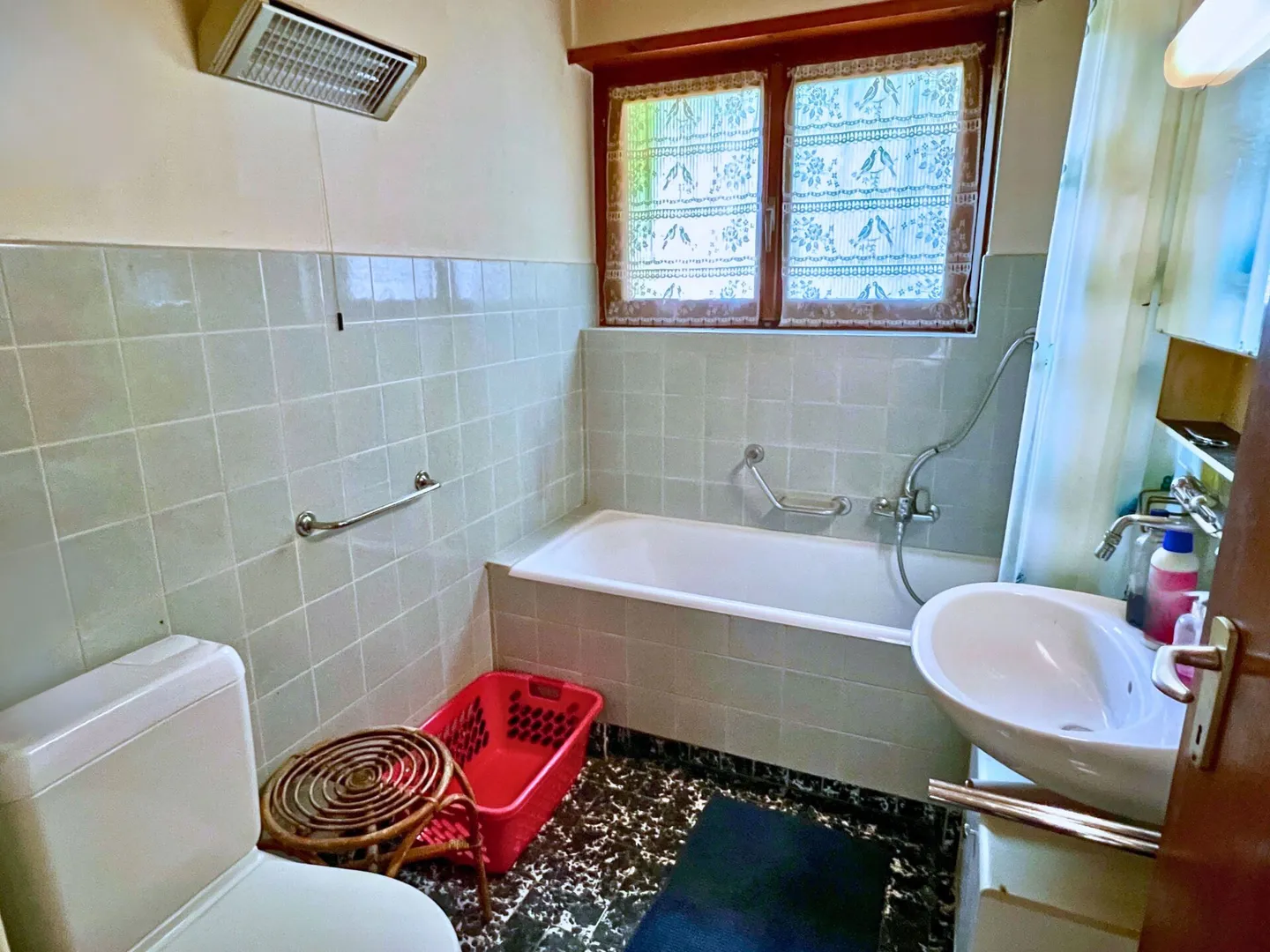 Casa unifamiliare da ristrutturare in una posizione tranquilla e isolata - Foto 12 di 12