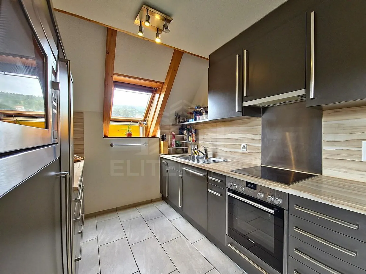 Stylish Maisonette with Charm in a Central Location - Photo 4 of 5
