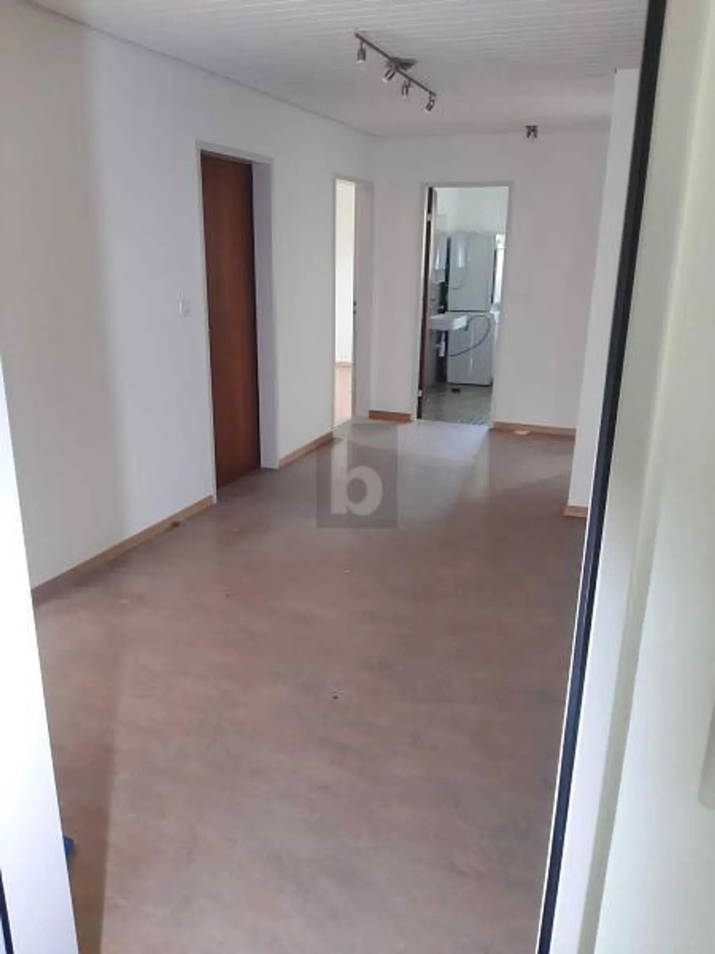 CENTRAL, LIGHT-FLOODED AND FAMILY-FRIENDLY - Photo 4 of 5