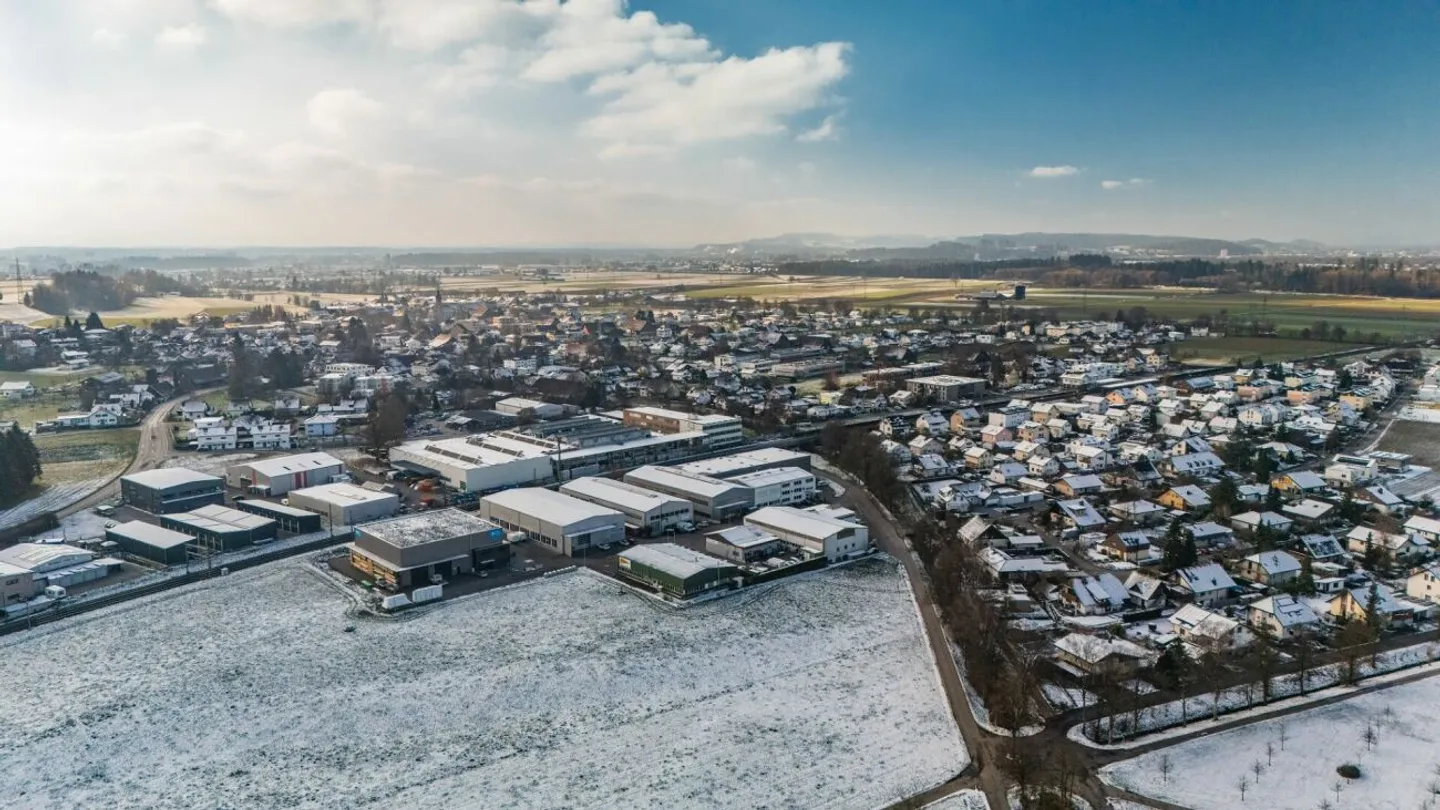 Top Opportunity: Auto Workshop with Customers, Inventory & Prime Location in Deitingen! - Photo 3 of 22