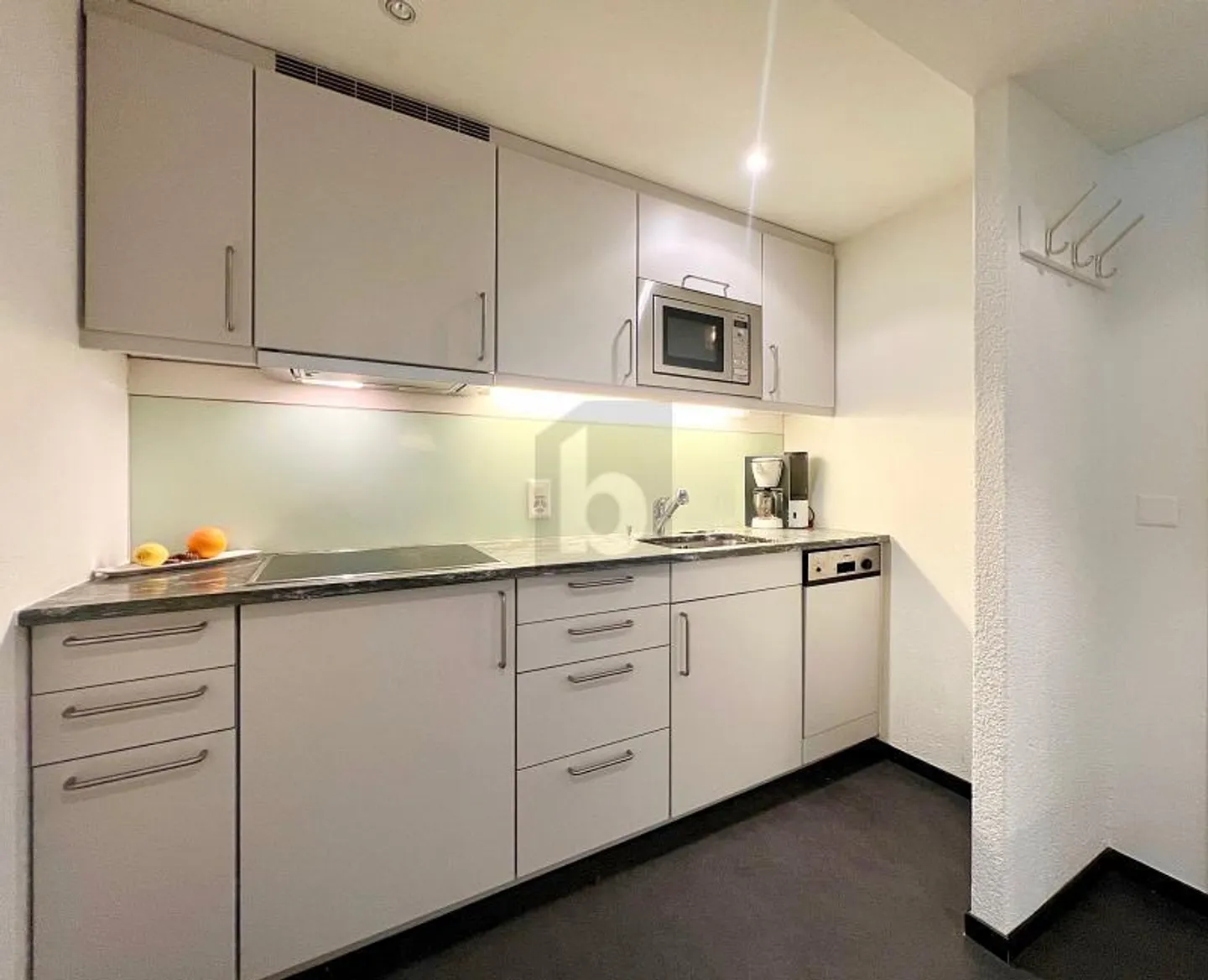 SPACIEUX ET RÉNOVÉ AVEC STYLE - Photo 4 sur 6