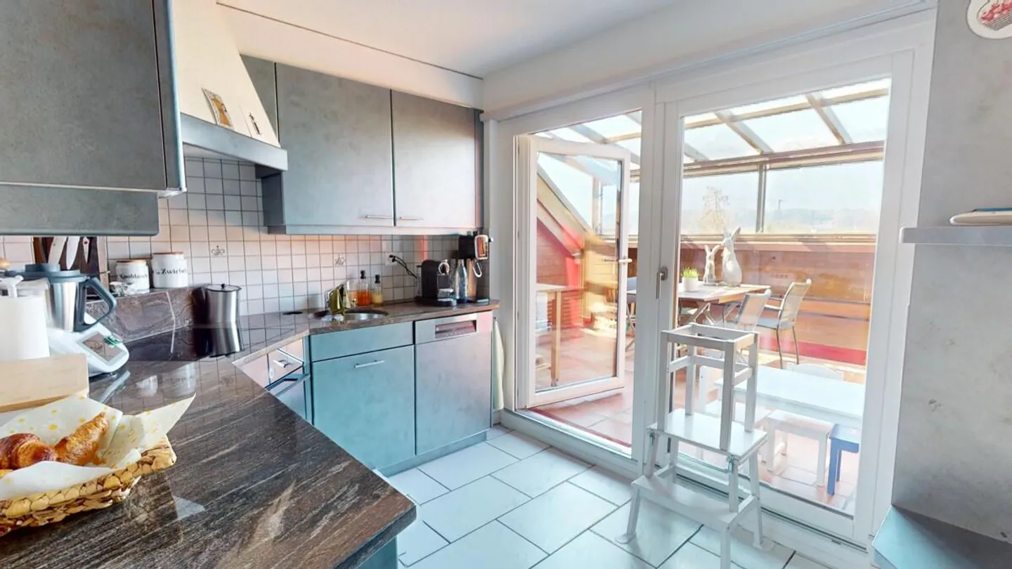 Spacious, 6.5 Rooms, Great View, Perfect Location and 3 Balconies - Photo 8 of 13