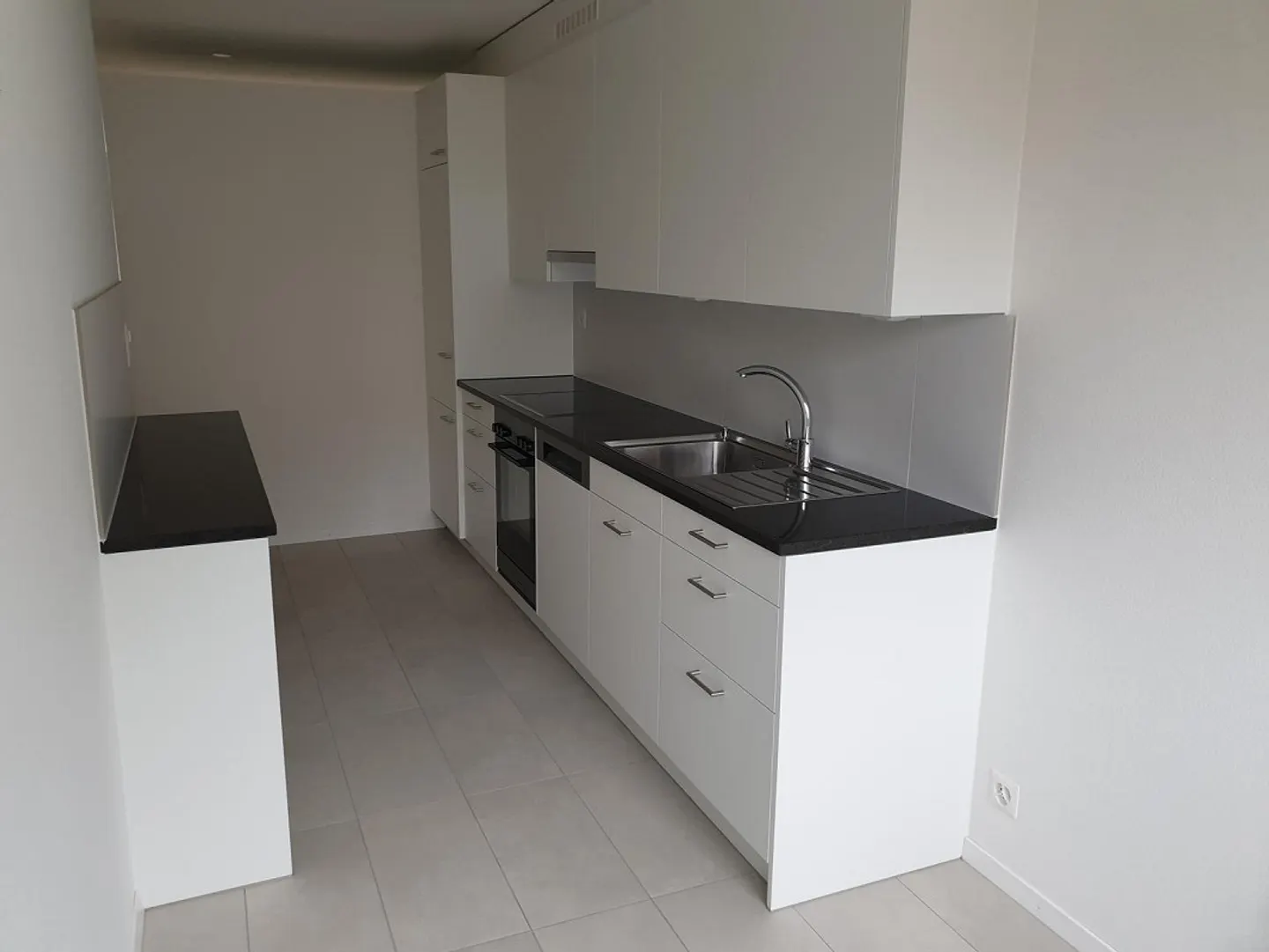 Moderne 3.5-Zimmerwohnung mit Balkon - Foto 3 von 8